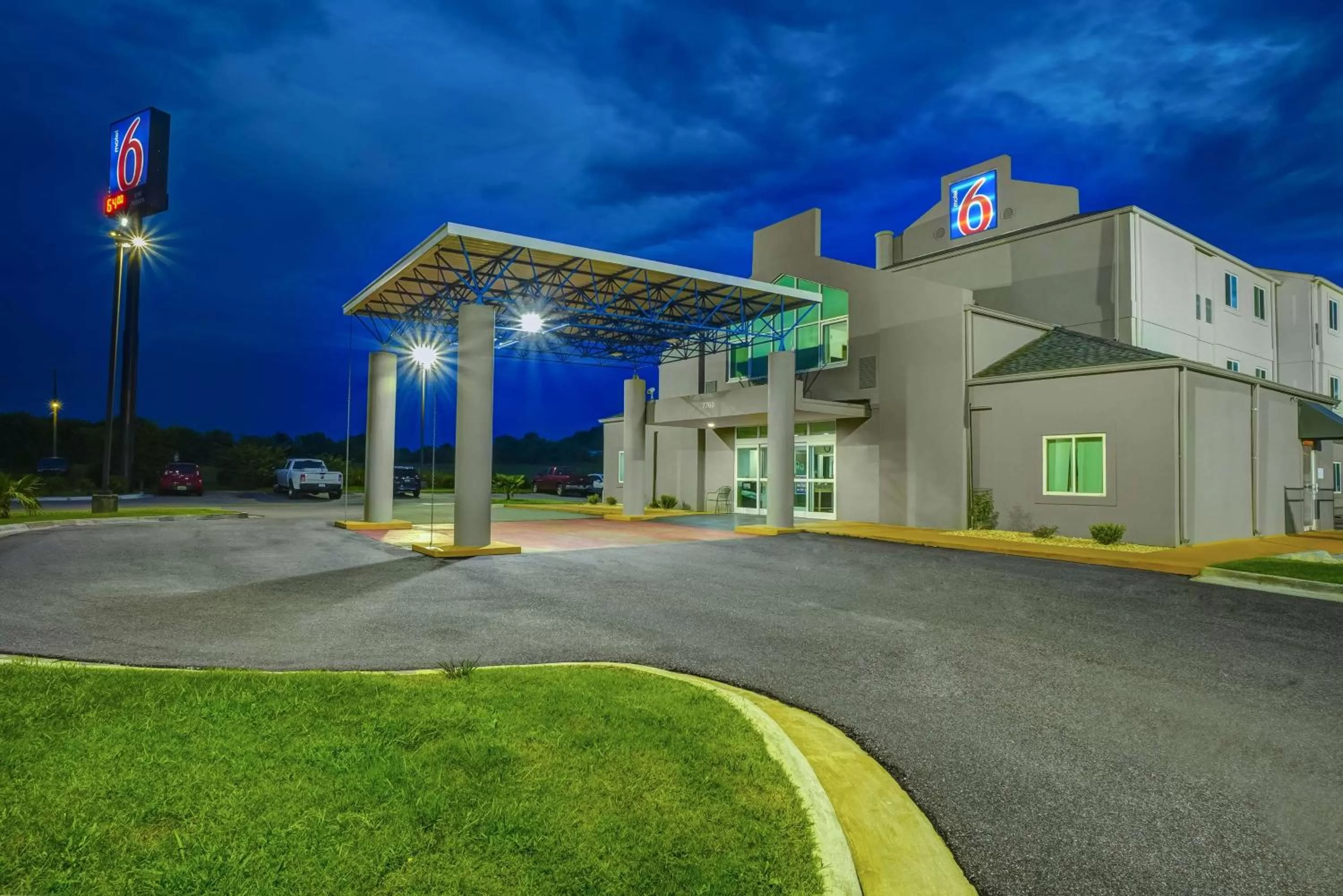 Property building in Motel 6-Montgomery, AL - Airport