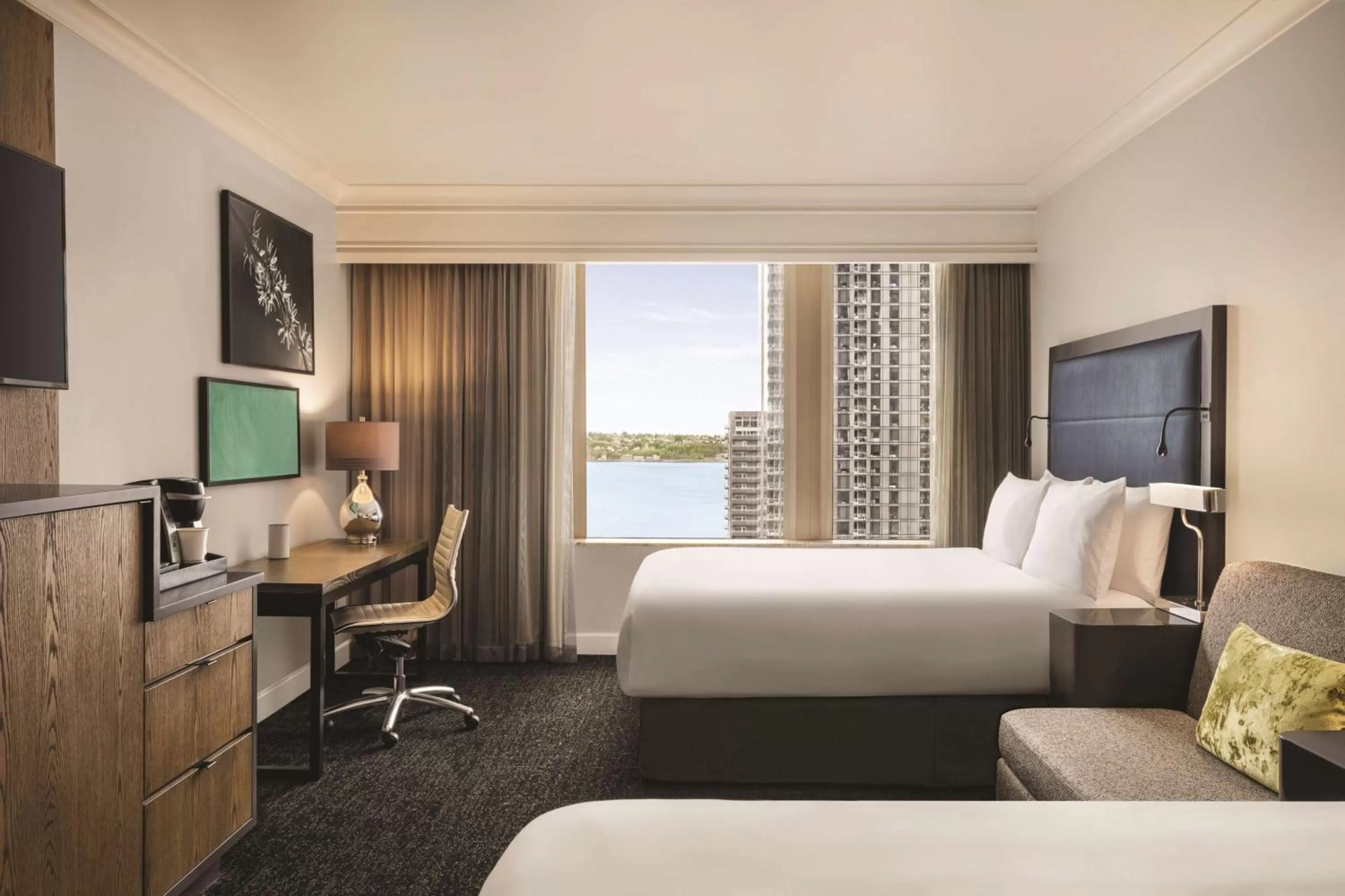 Photo of the whole room, Bed in Hilton Motif Seattle