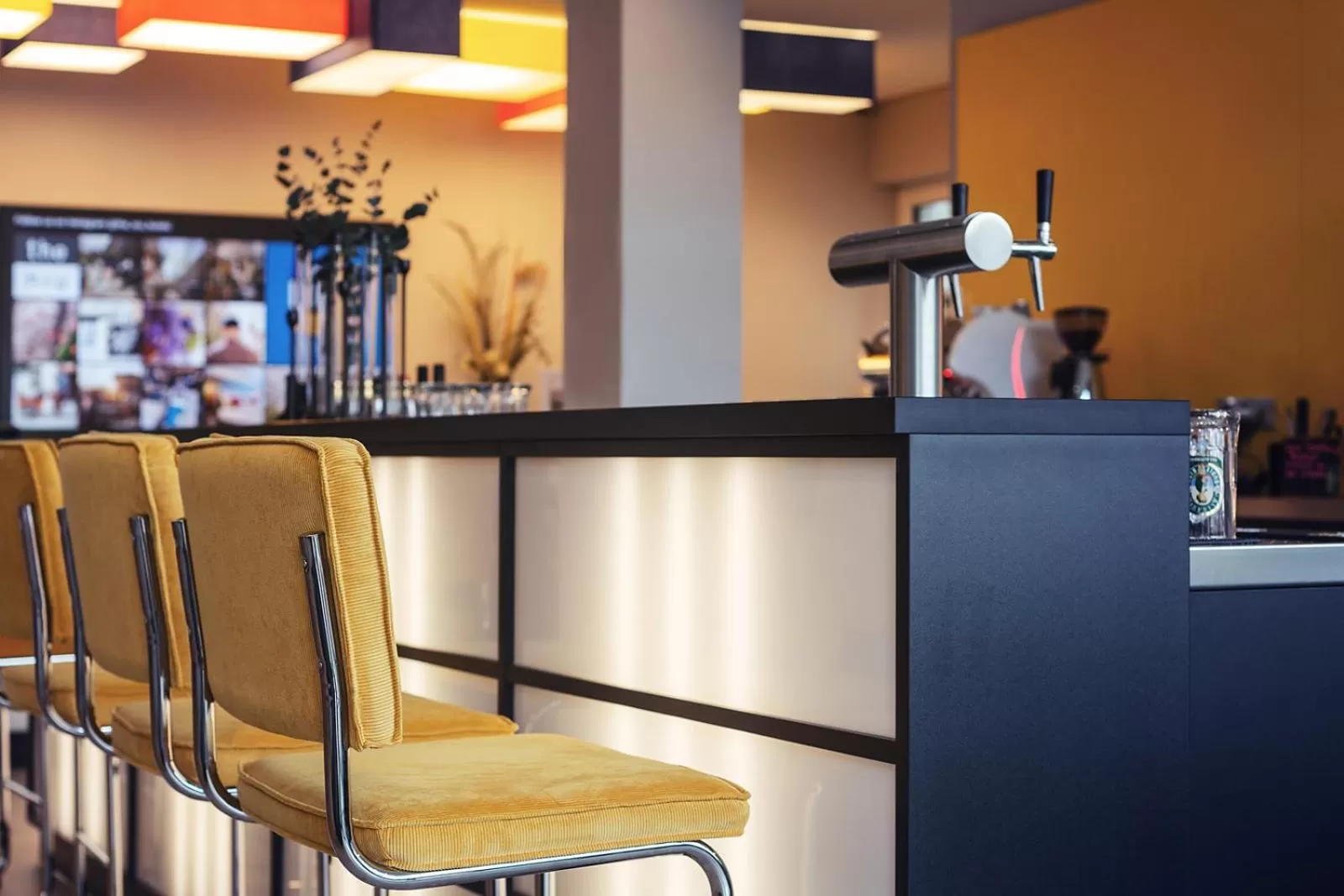 Lounge or bar in Holiday Inn - the niu, Form Stuttgart Feuerbach by IHG