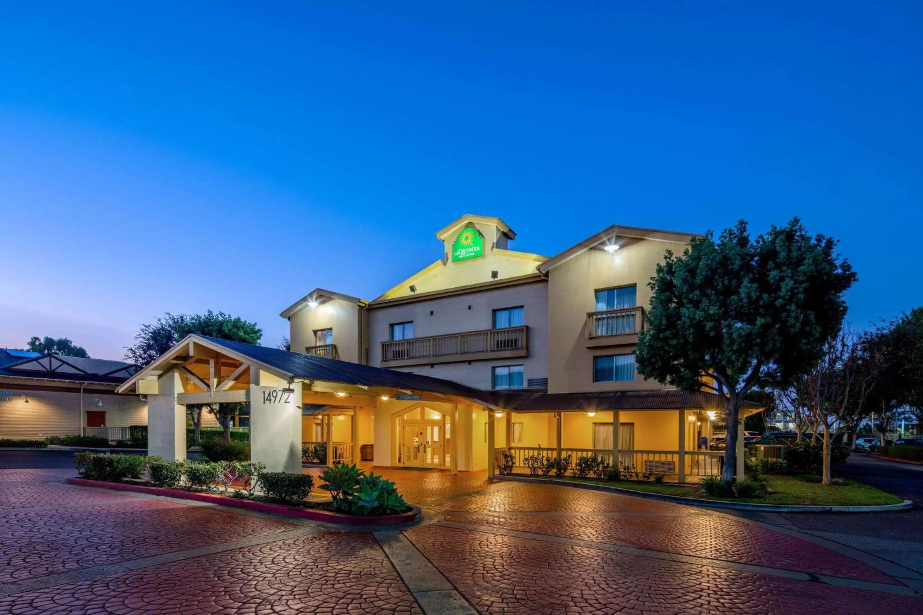 Property building in La Quinta Inn & Suites by Wyndham Irvine Spectrum