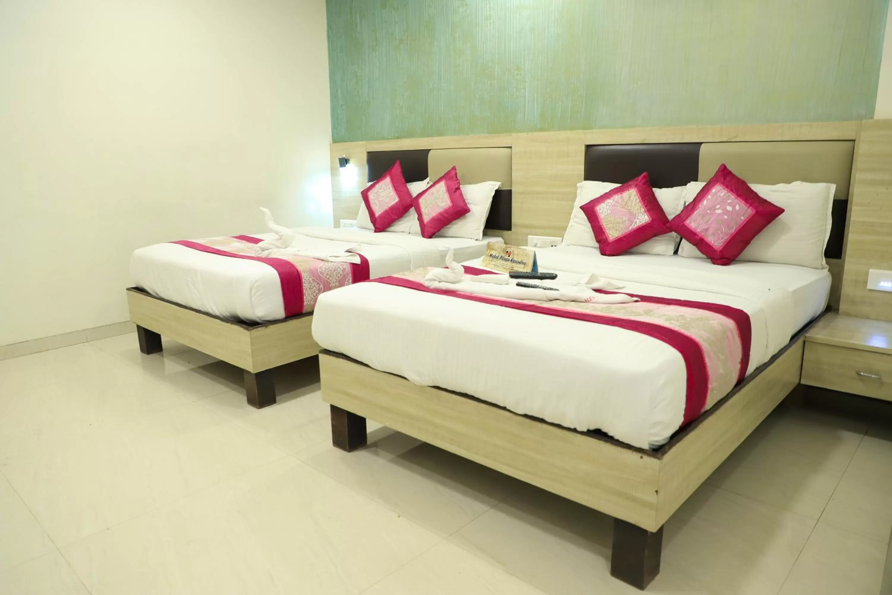 Bed in Hotel Plaza Executive - near BKC