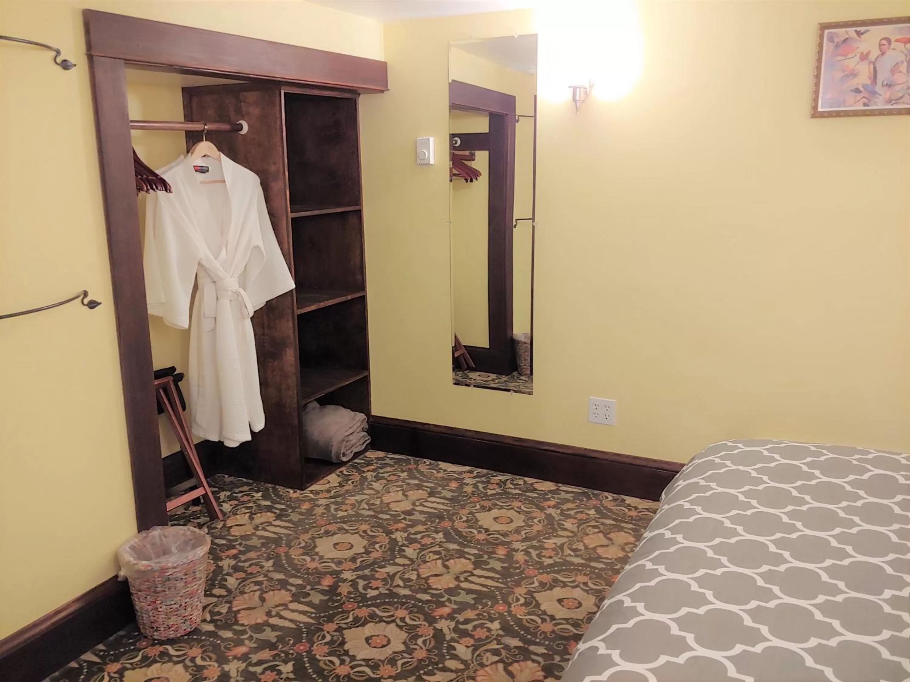 Bedroom, Bed in Bluebird Guesthouse