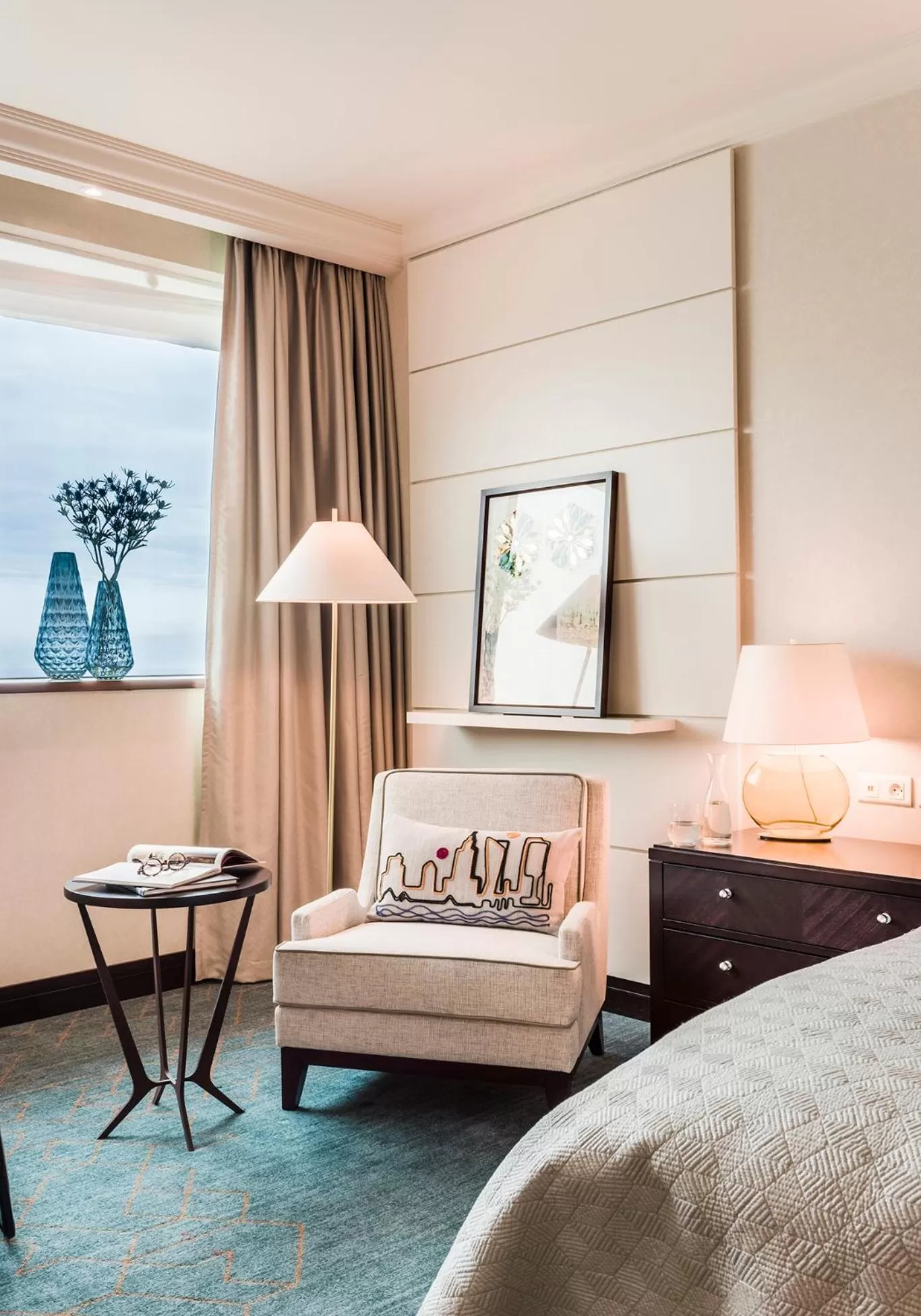 Seating area, Bed in InterContinental Warszawa by IHG