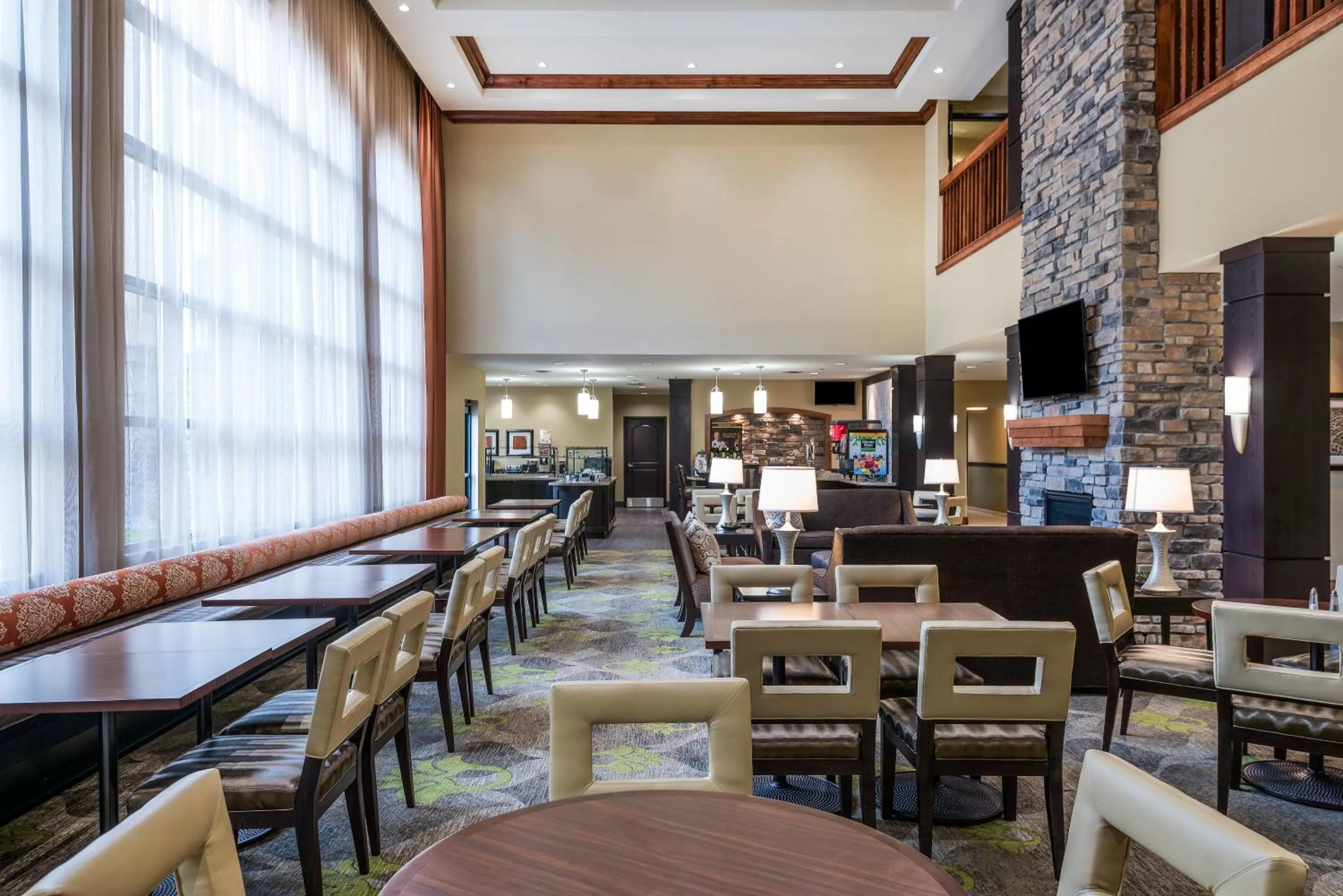 Lobby or reception in Staybridge Suites Eau Claire - Altoona by IHG