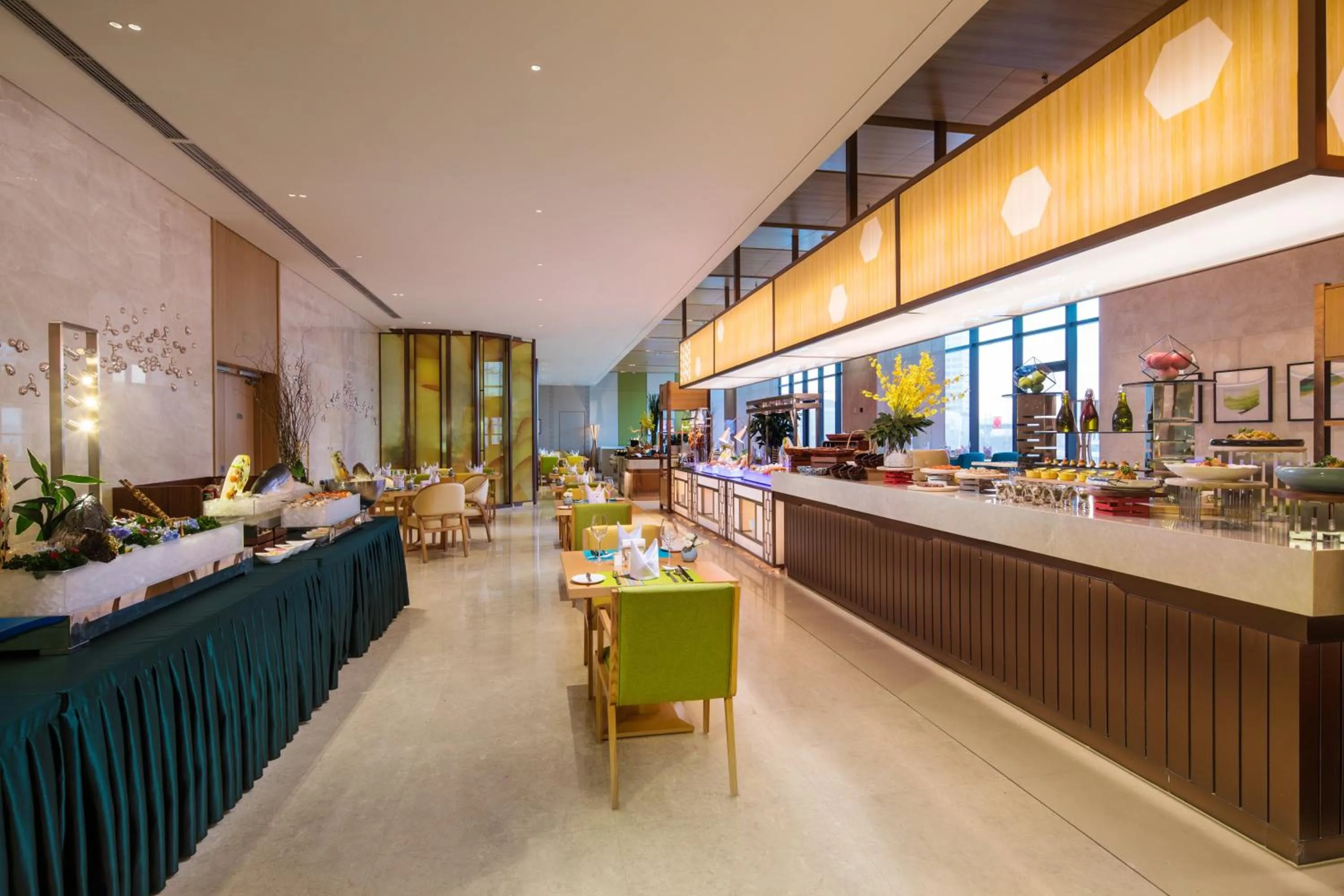 Restaurant/places to eat in Holiday Inn Tianjin Xiqing by IHG