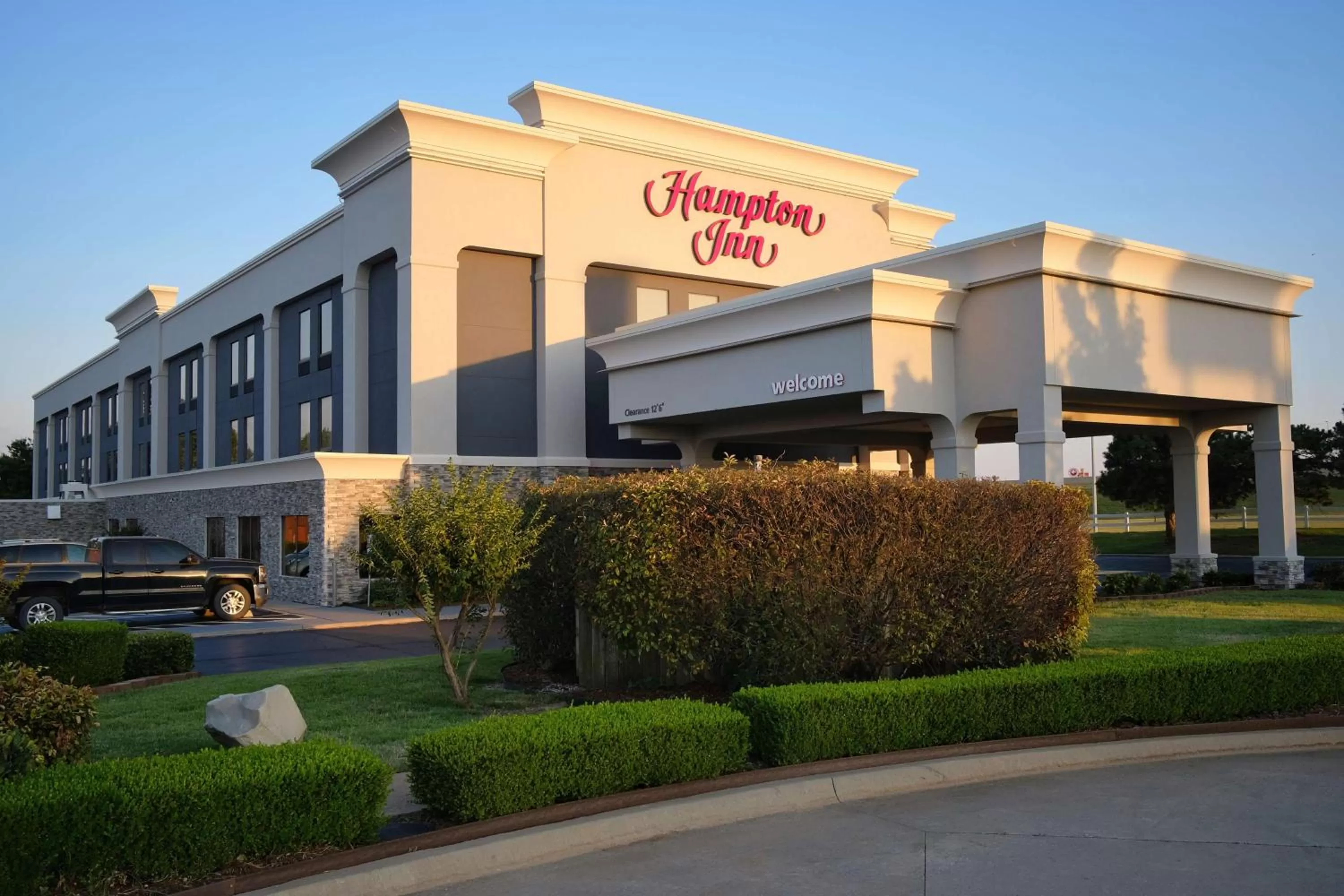 Property building in Hampton Inn Oklahoma City/Yukon