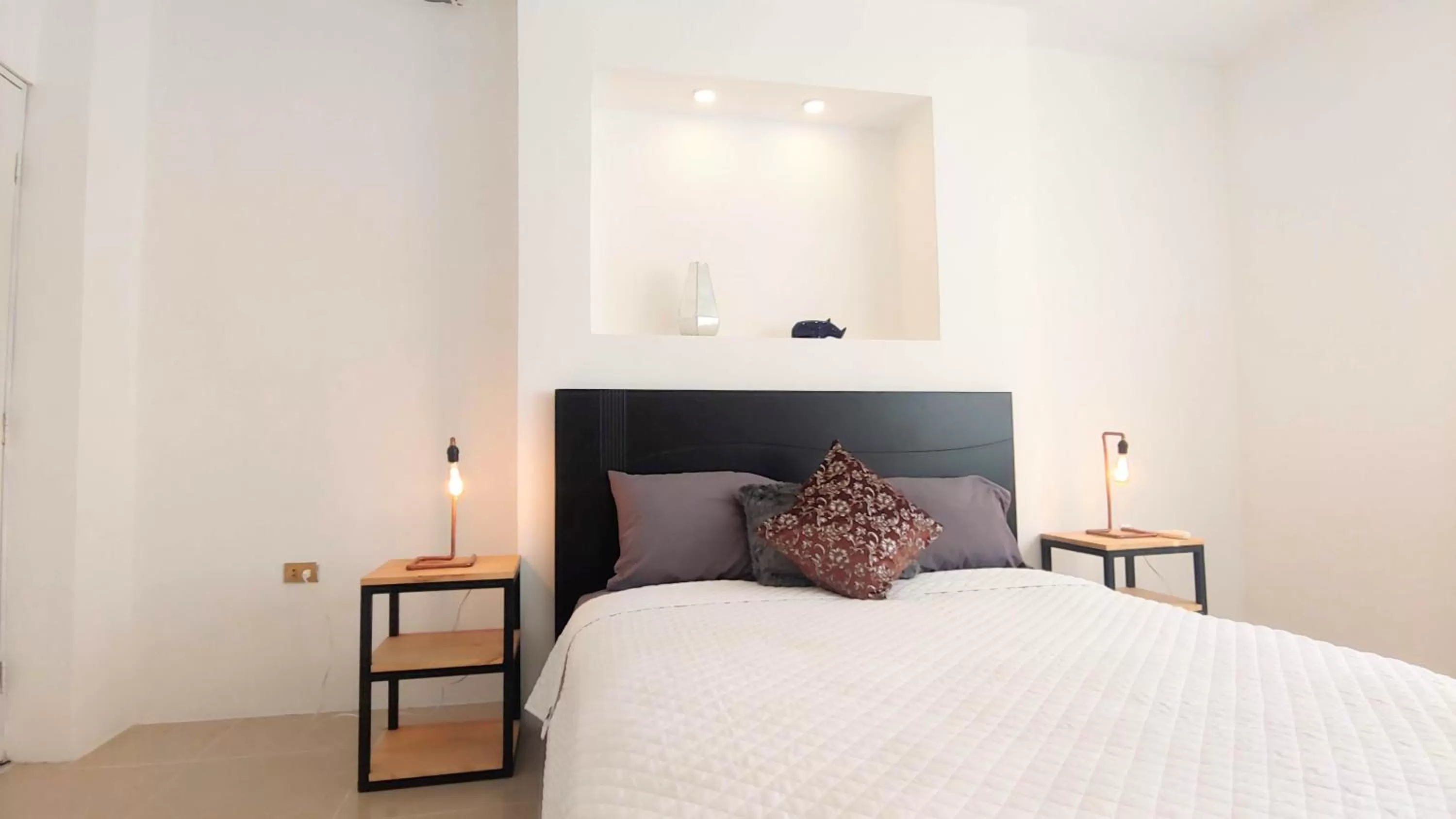 Photo of the whole room, Bed in Pepe's House Guayaquil I Self Check-In MicroHotel