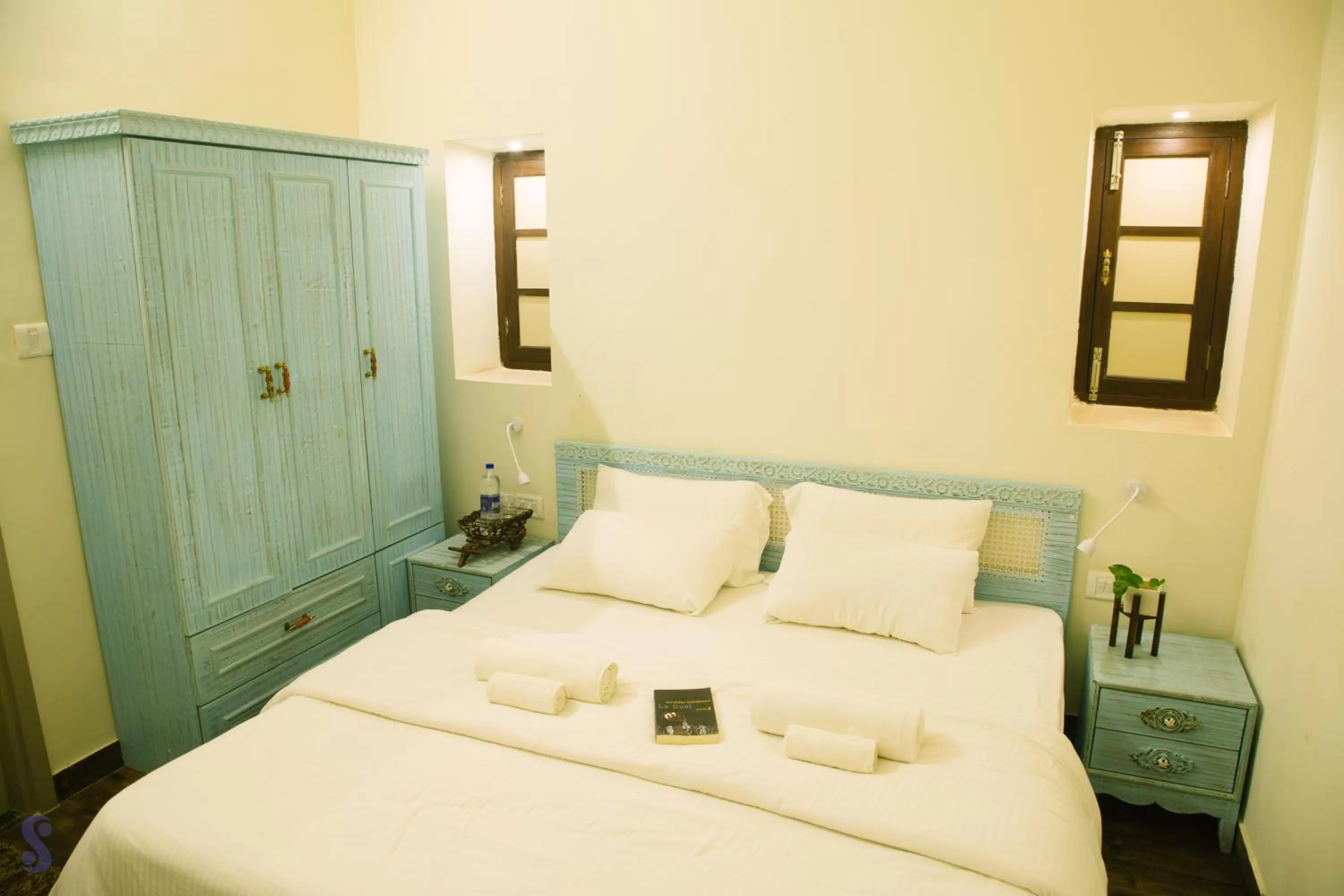 Bedroom, Bed in Safarnama Varanasi