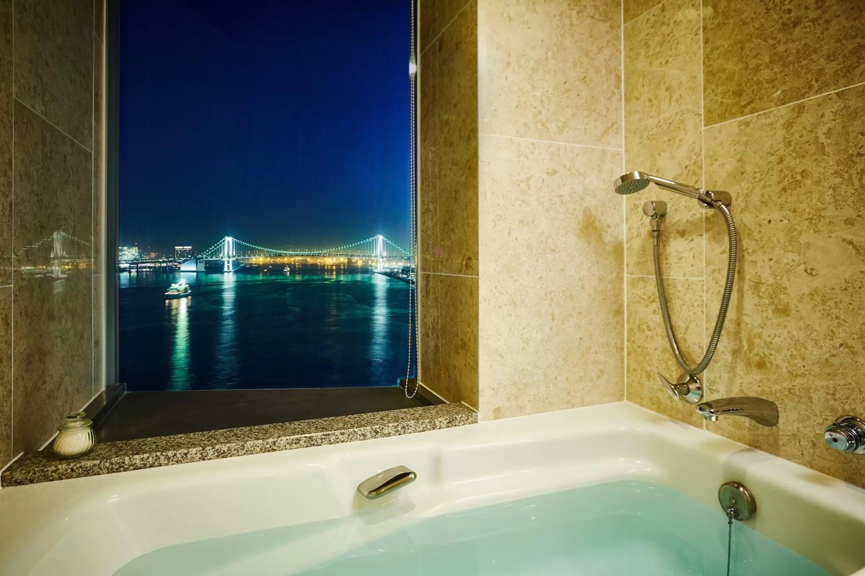 Photo of the whole room in InterContinental Tokyo Bay by IHG