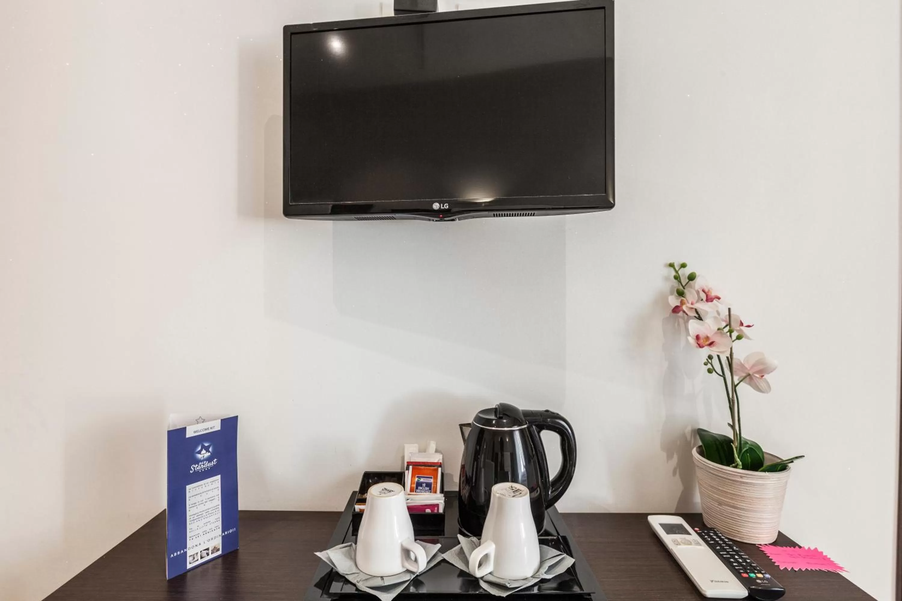 Breakfast, TV/Entertainment Center in Stardust Rome