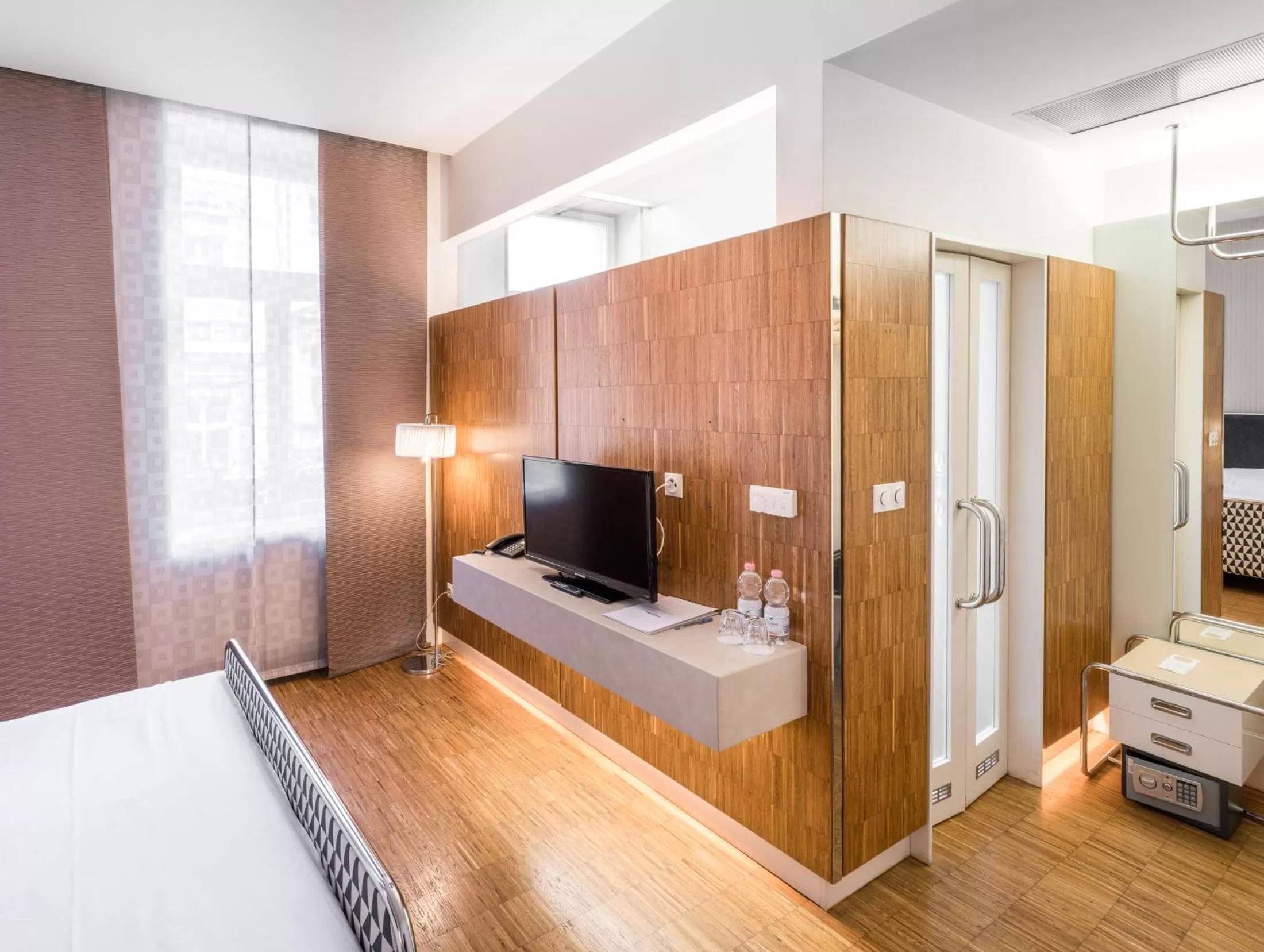 TV and multimedia, Bed in Three Crowns Hotel