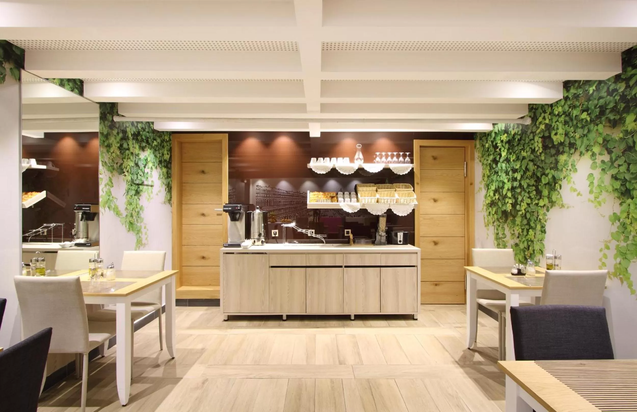 Restaurant/places to eat in Hotel Cosmopolit