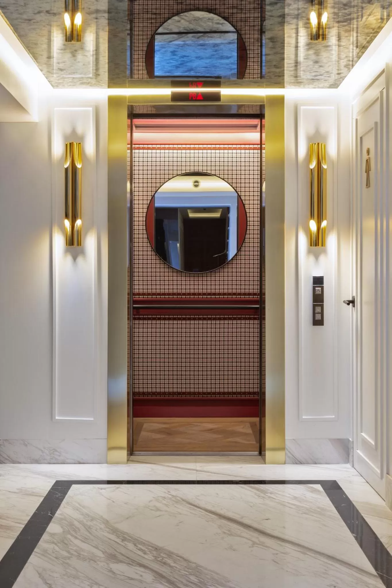 Lobby or reception in The Alest Hotel