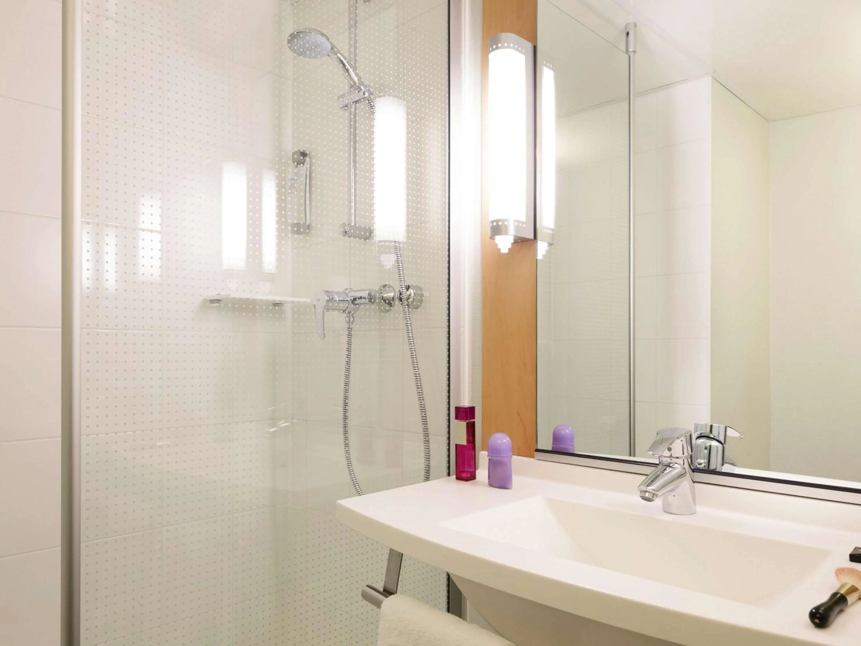 Bathroom in ibis Paris Gare de Lyon Ledru Rollin