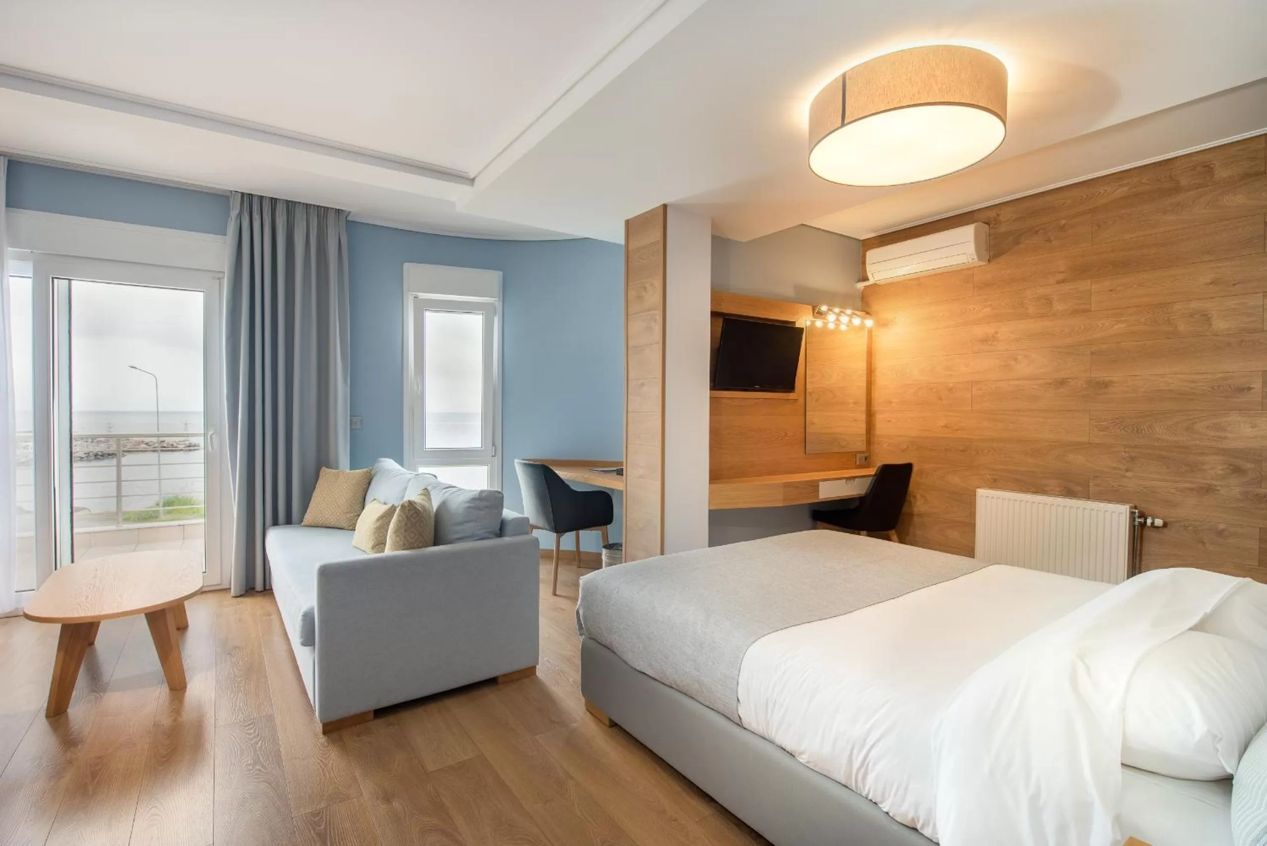 Bedroom, Bed in Heliotrope Hotels