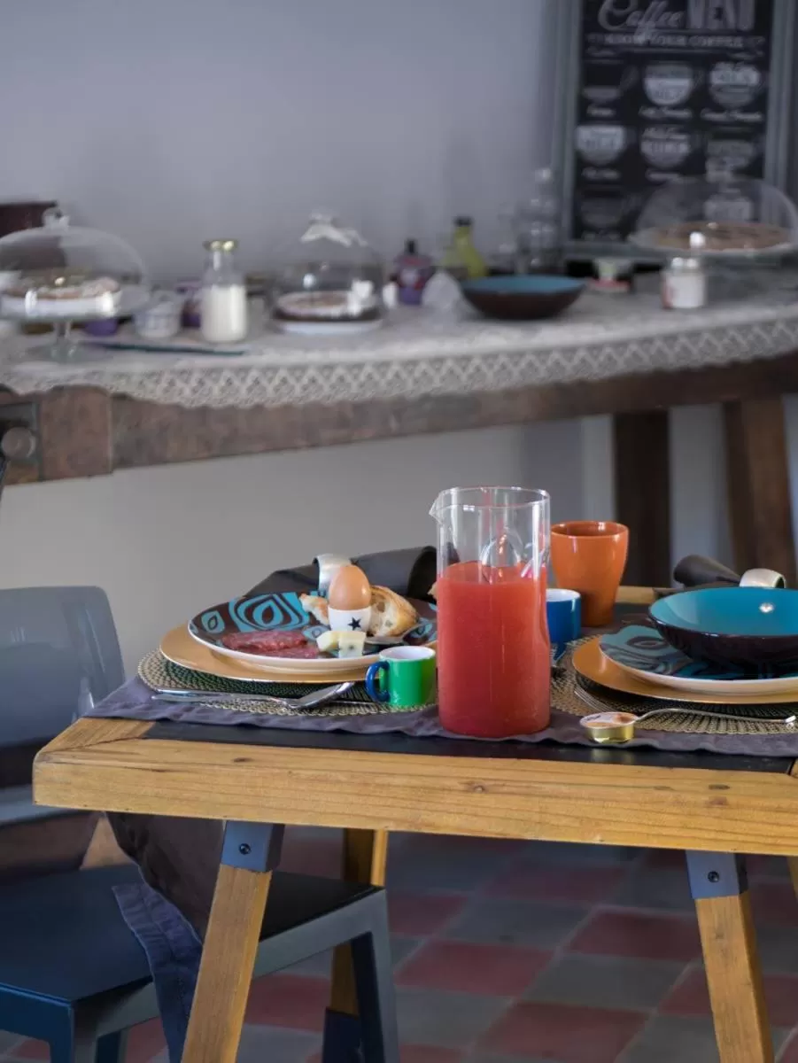 Communal lounge/ TV room in B&B Sciara Larmisi