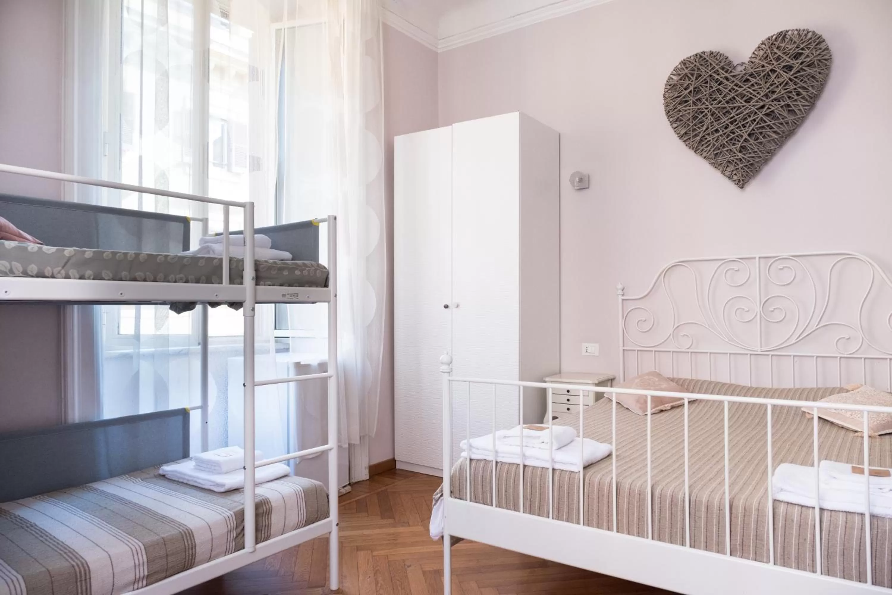 Photo of the whole room, Bed in Sesto Suites Central