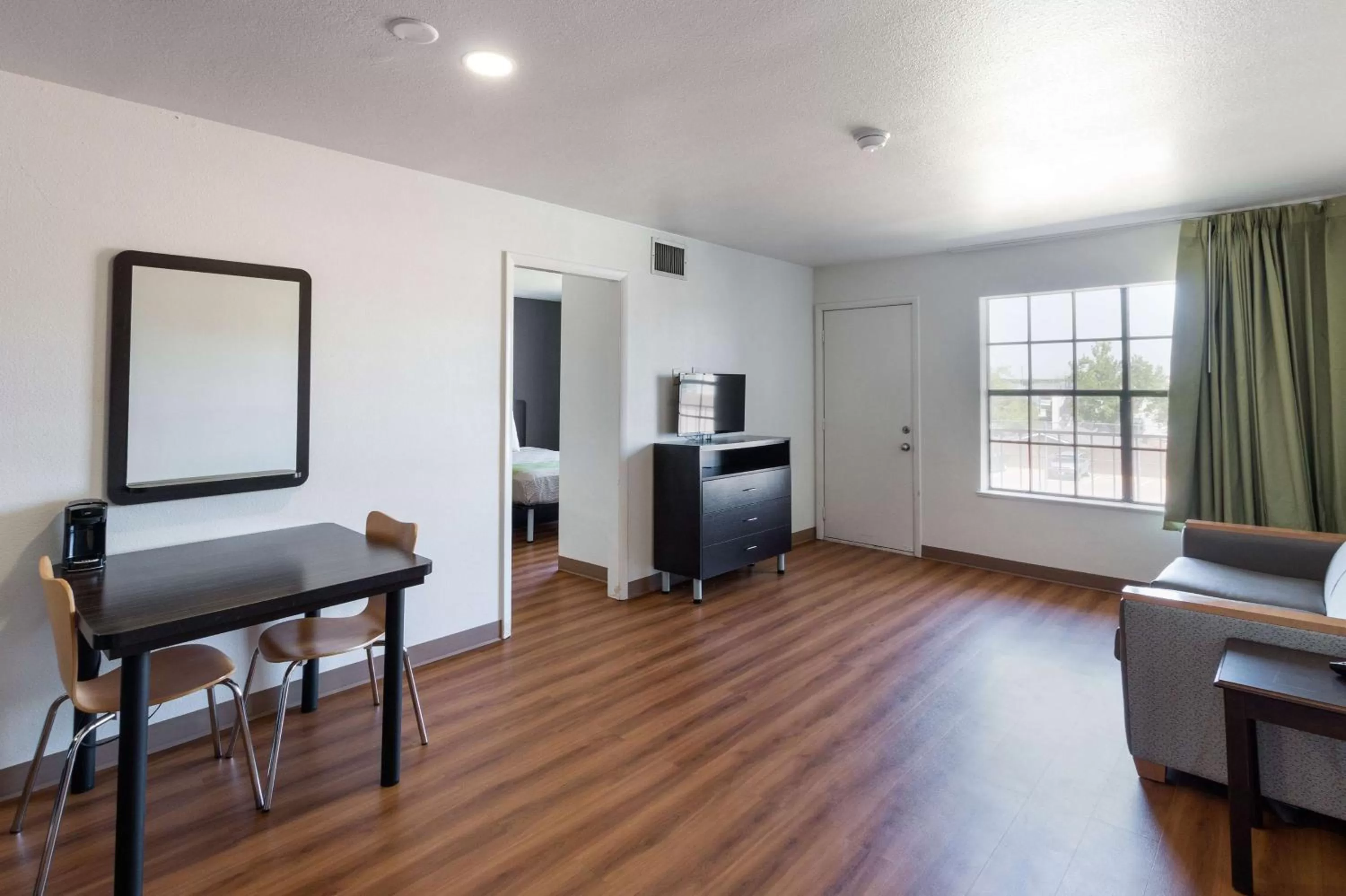 Communal lounge/ TV room in Studio 6-Arlington, TX