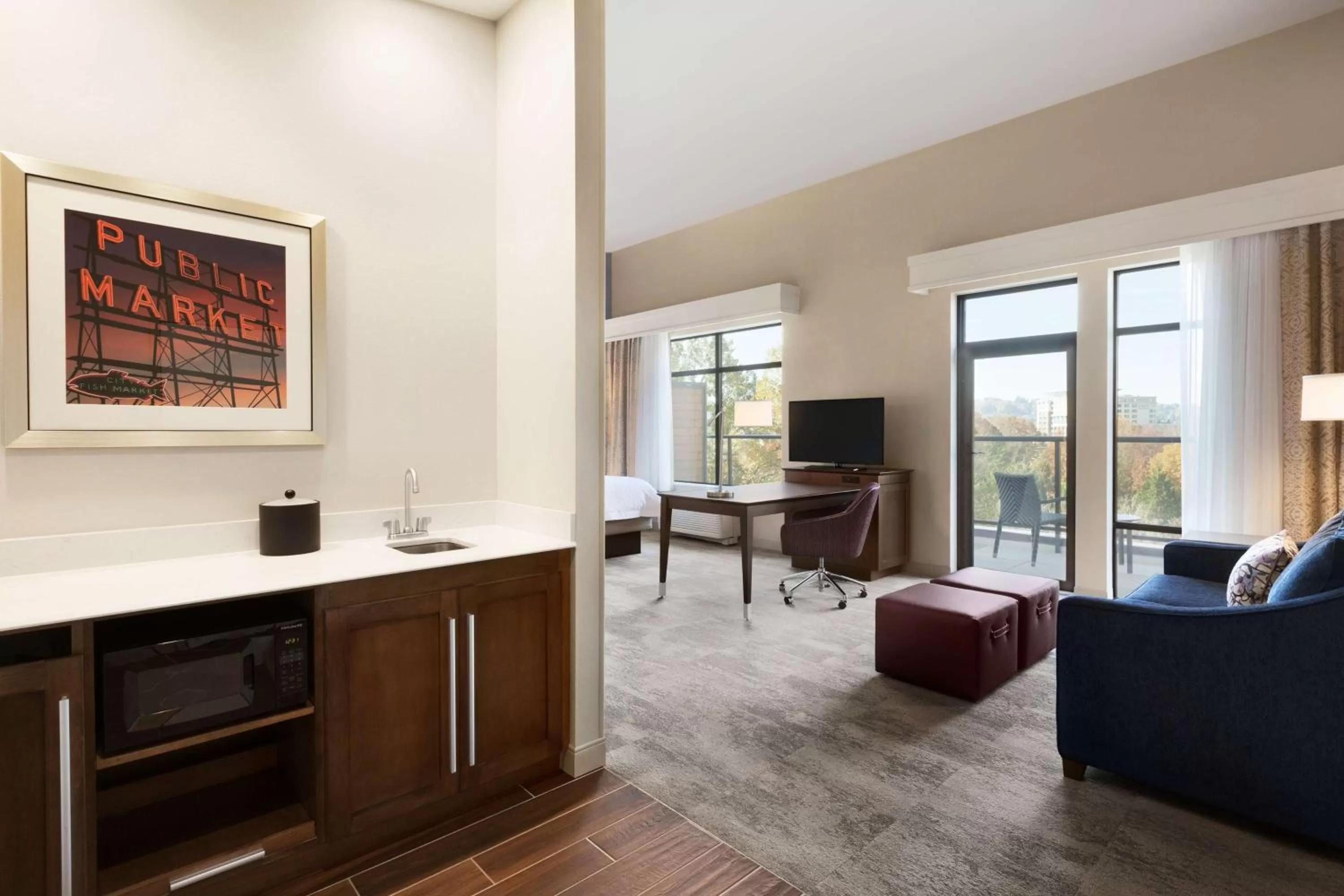 Bedroom in Hampton Inn & Suites Seattle/Renton, Wa