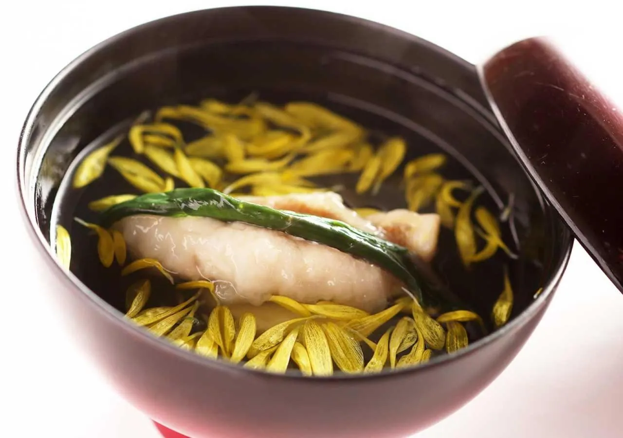 Food close-up in Aura Tachibana