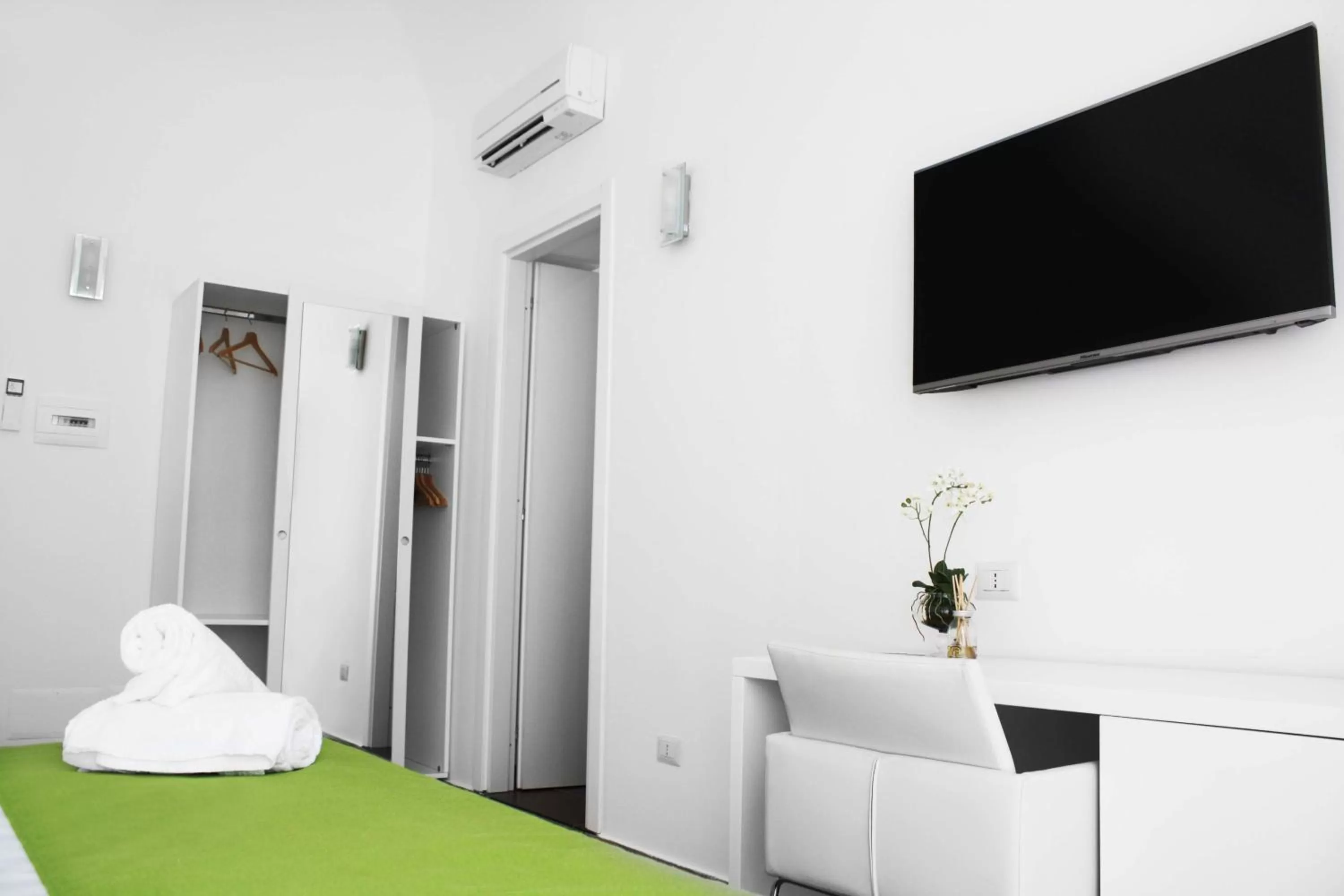 Photo of the whole room, Bed in Roma Resort Colosseum