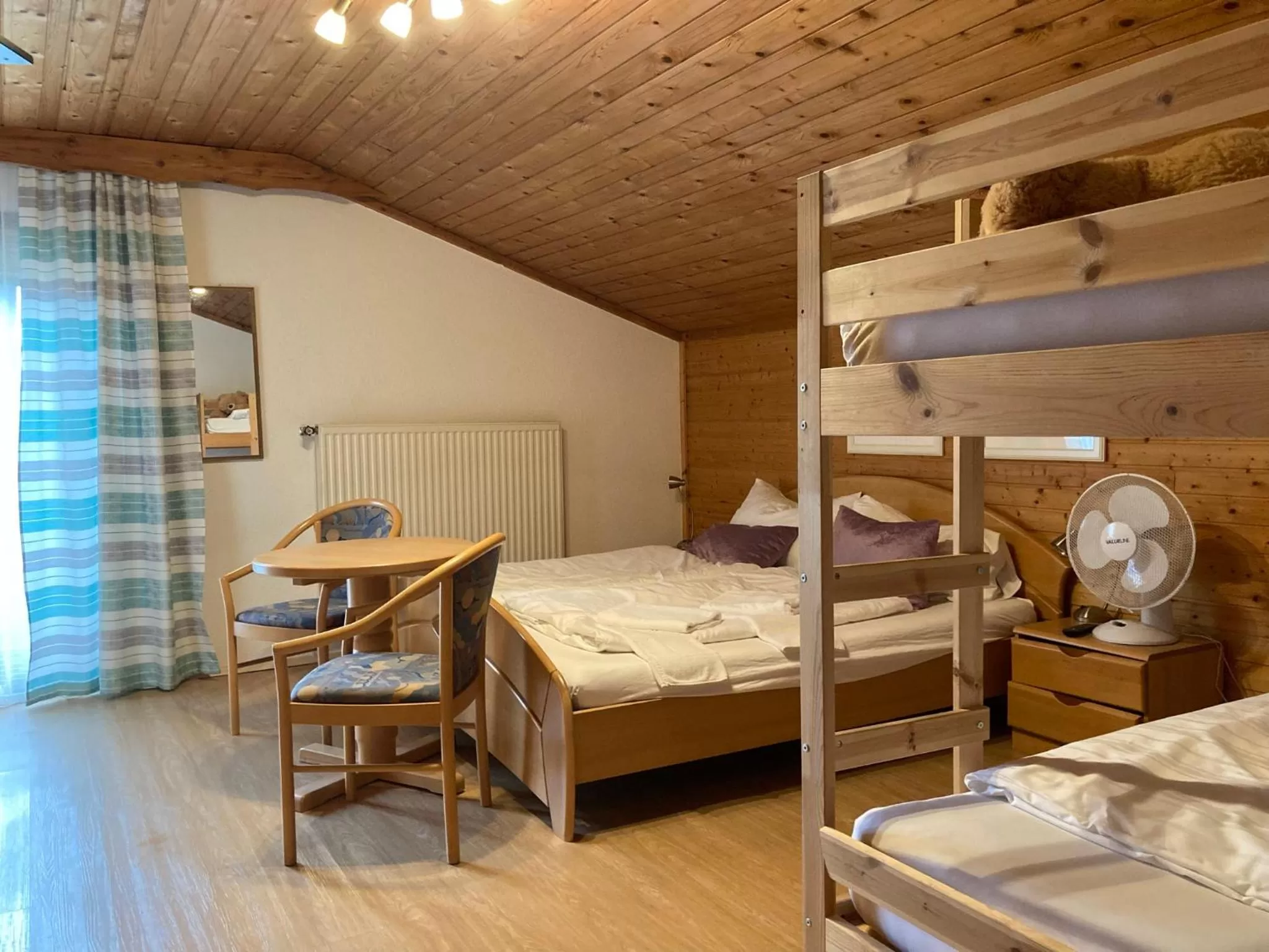 Bed in B&B Pension Karlsdorfer Hof