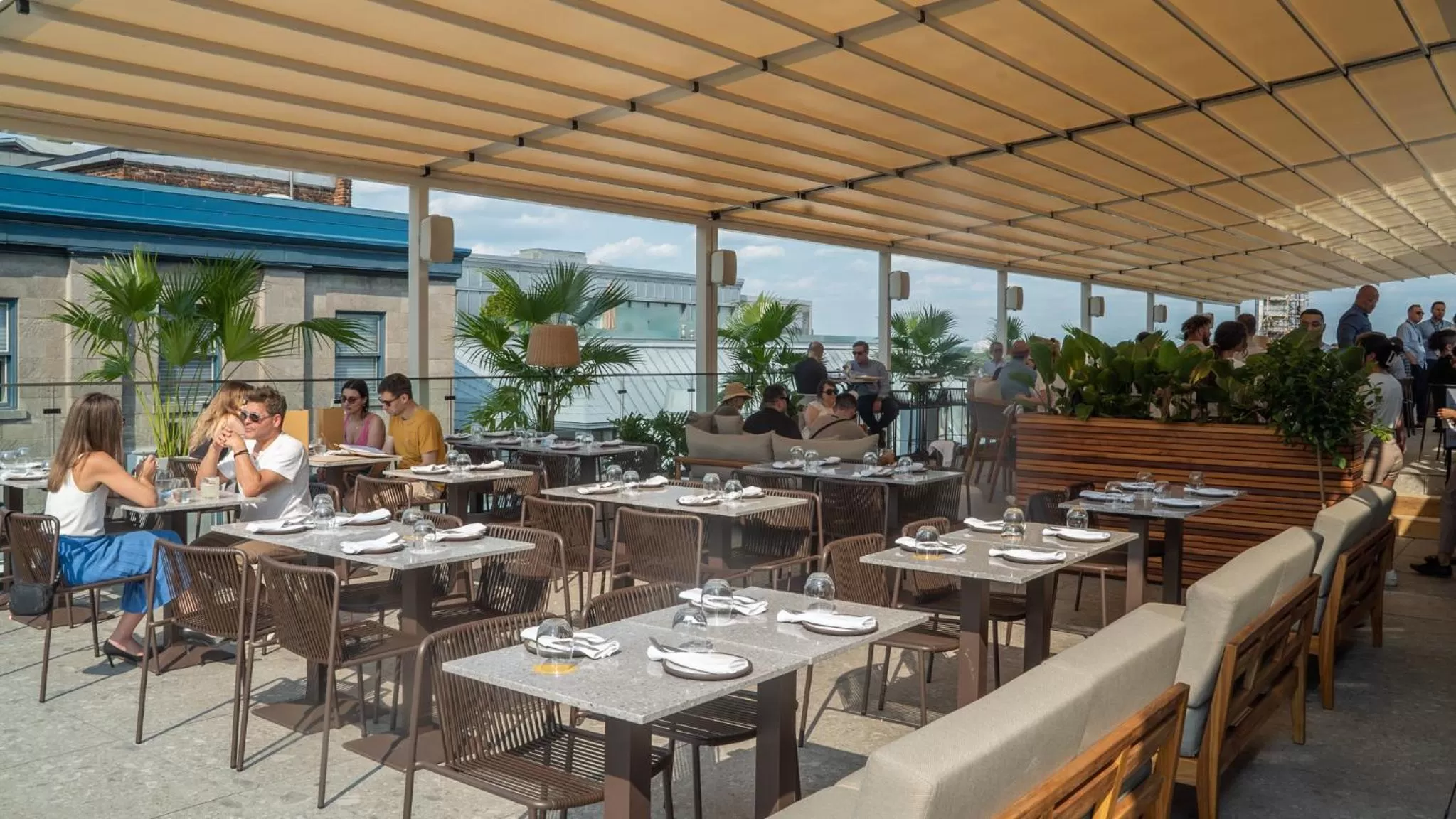 Restaurant/places to eat in Hotel Nelligan