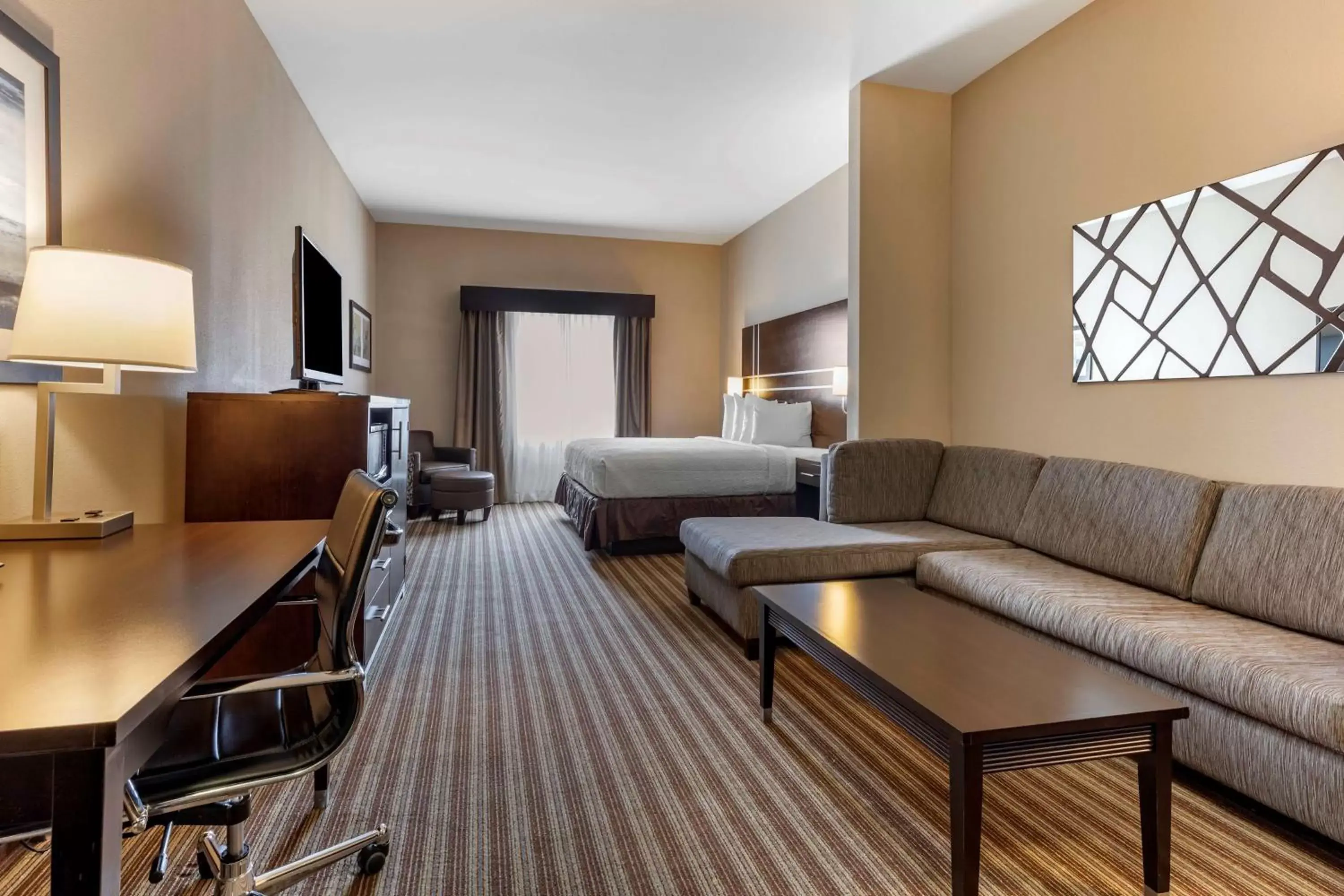 King Suite with Sofa Bed and Bath Tub - Disability Access in Best Western Plus North Odessa Inn & Suites King Suite with Sofa Bed and Bath Tub - Disability Access in Best Western Plus North Odessa Inn & Suites