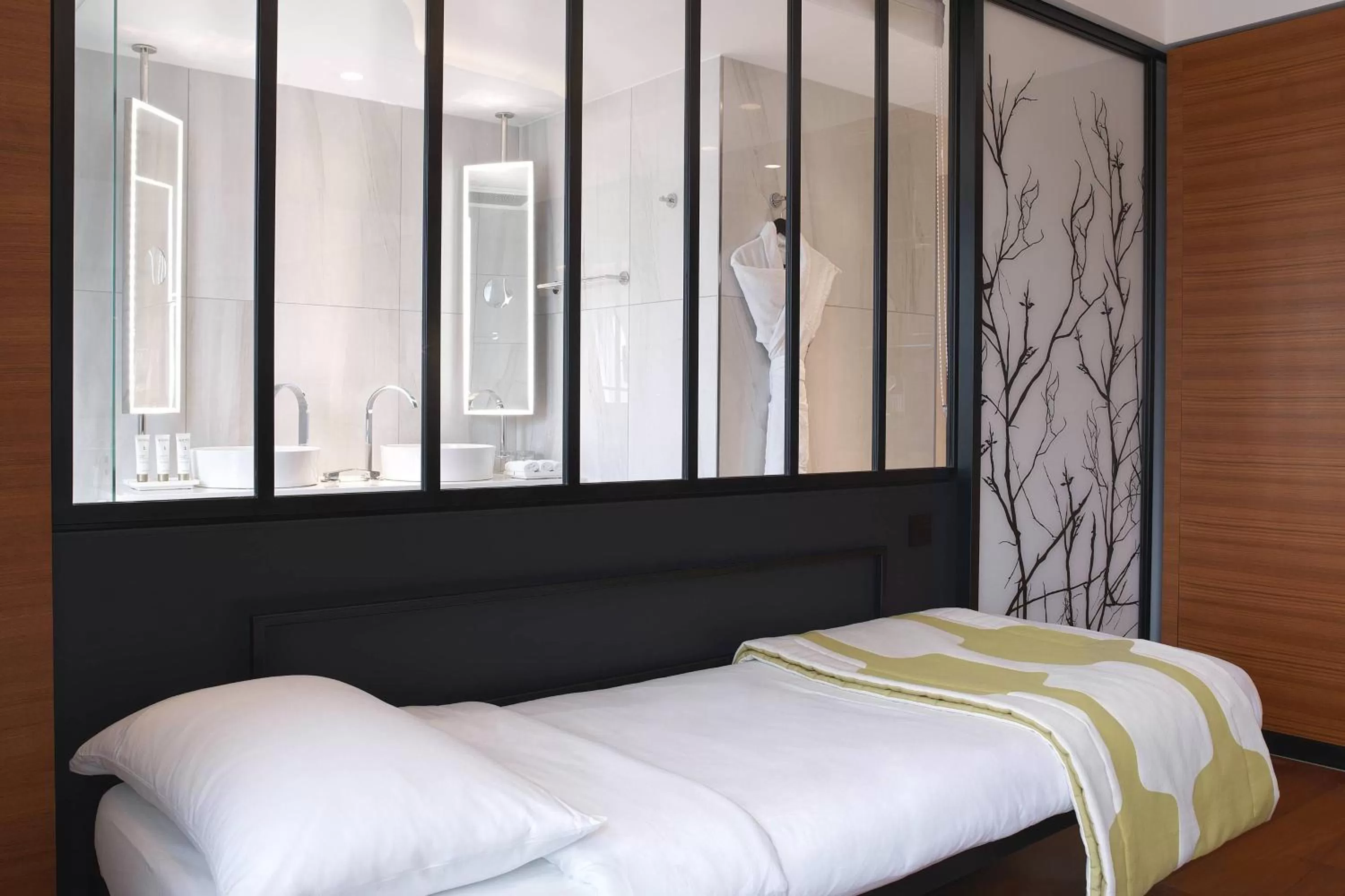 Bedroom, Bed in Renaissance Paris Republique Hotel & Spa