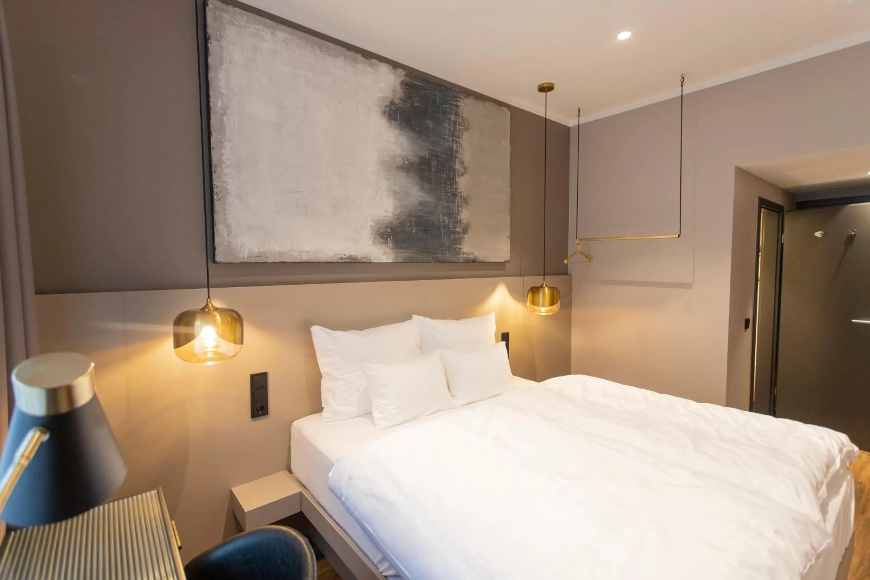 Photo of the whole room, Bed in Munich Rooms Hotel