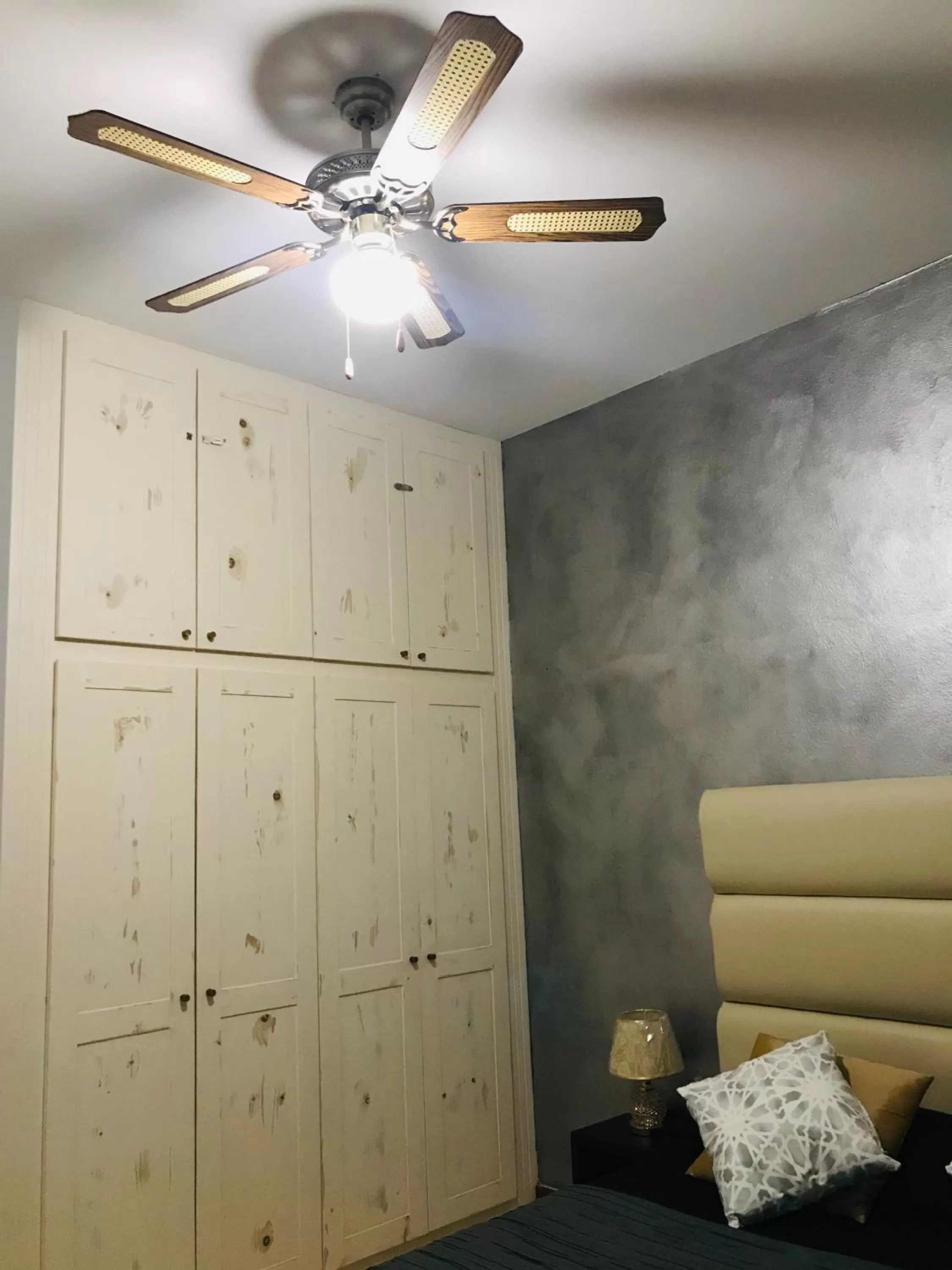 Decorative detail in Blue Eagle Guesthouse - Casa de hospedes