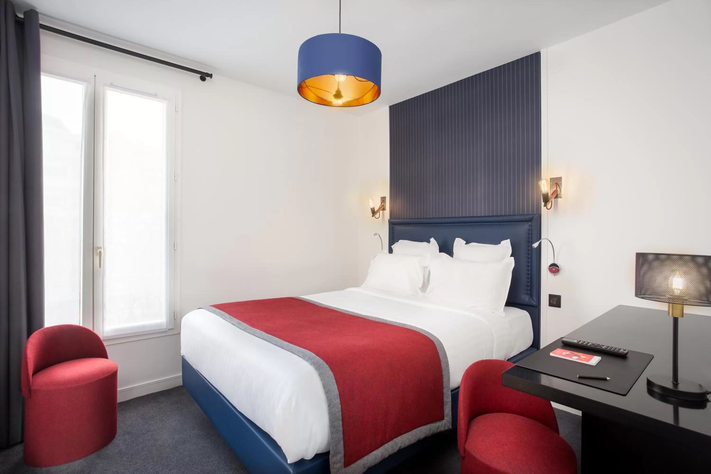 Photo of the whole room, Bed in Hôtel Clarisse