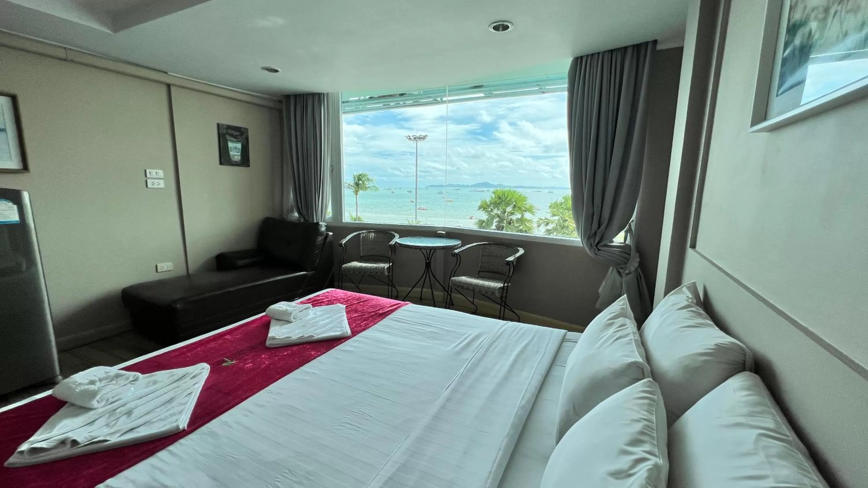 Sea view, Bed in The Beach Front Resort, Pattaya
