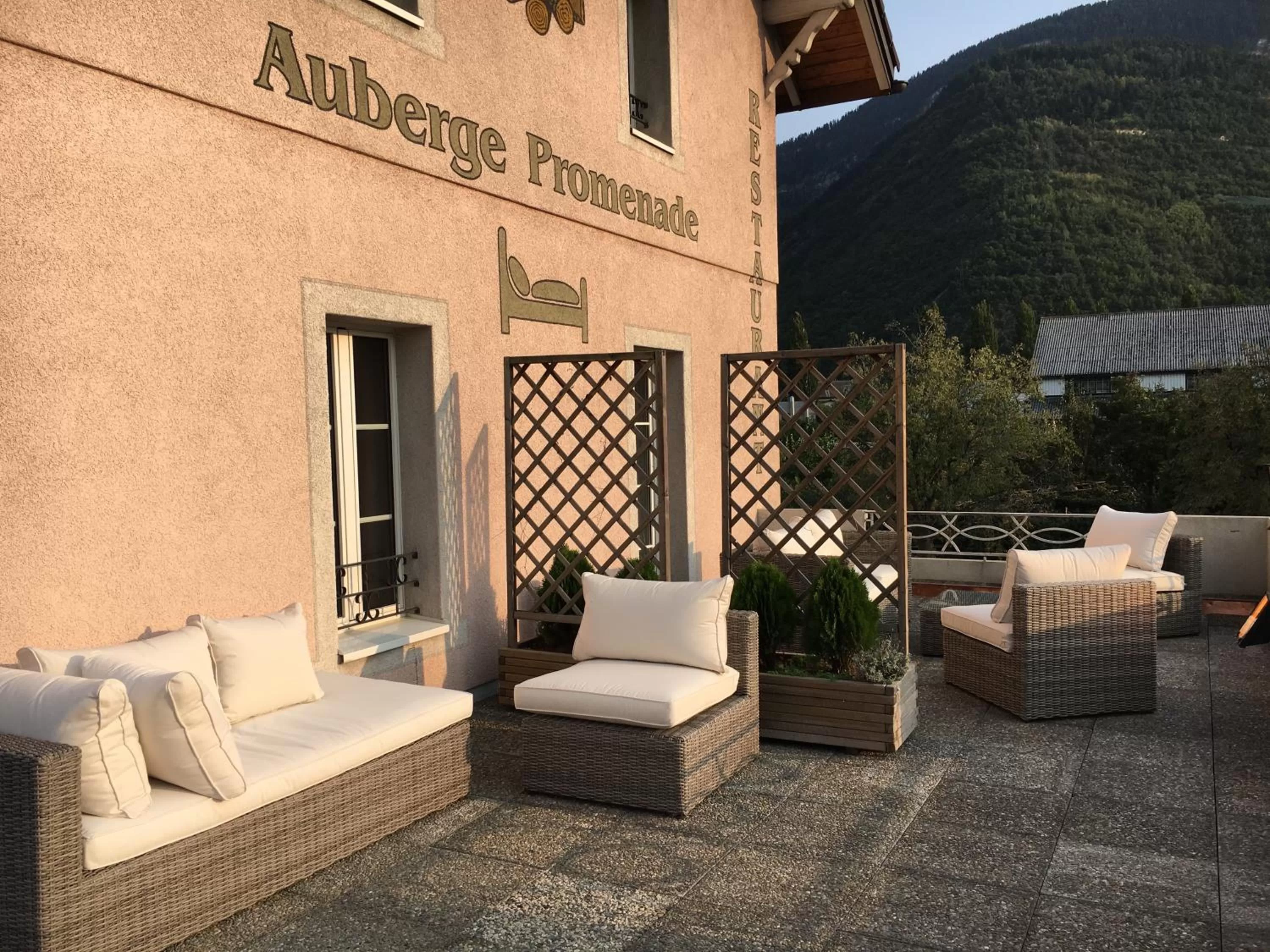 Decorative detail in La Promenade