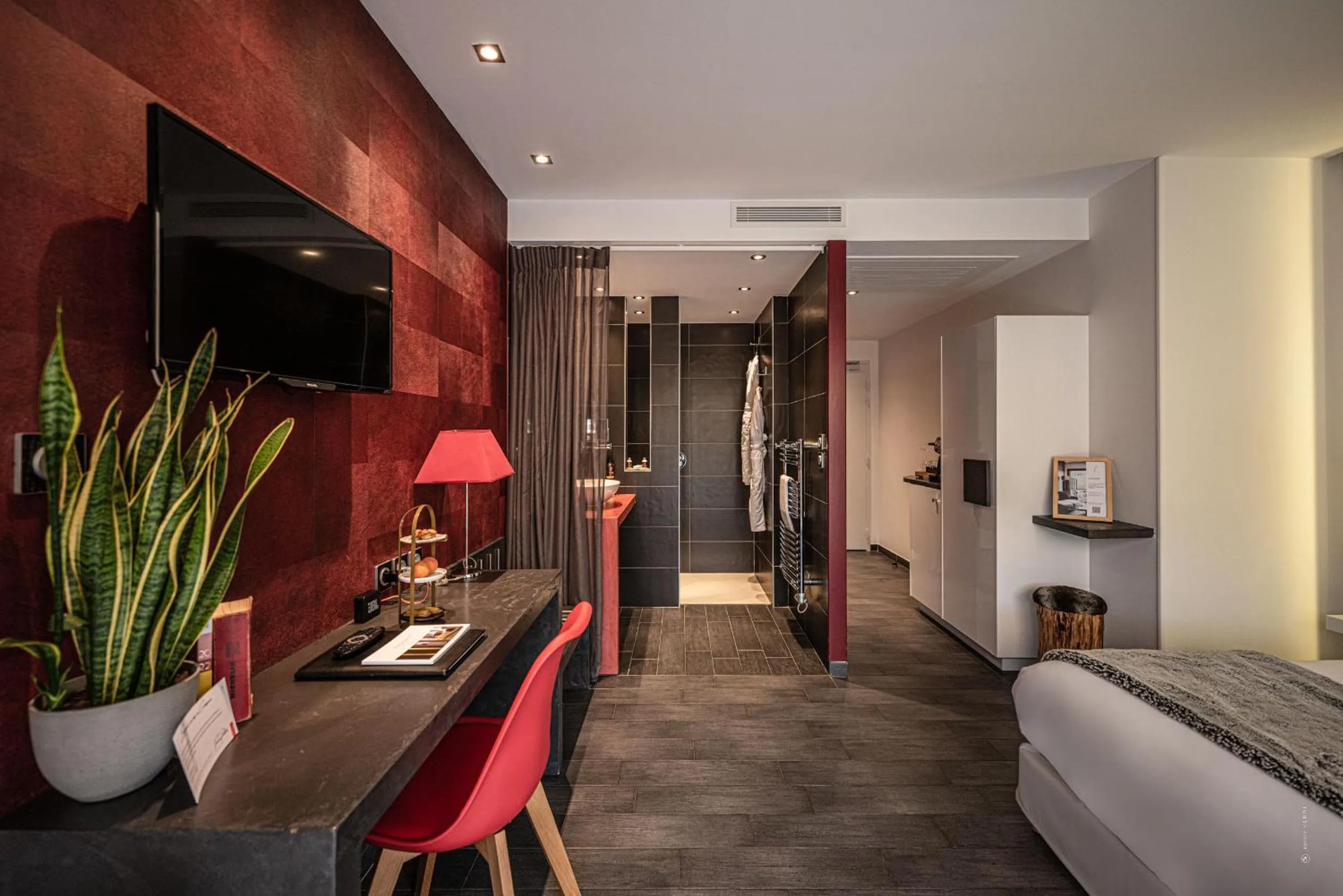 Bathroom in Hôtel Le Parc - La Table de Franck Putelat