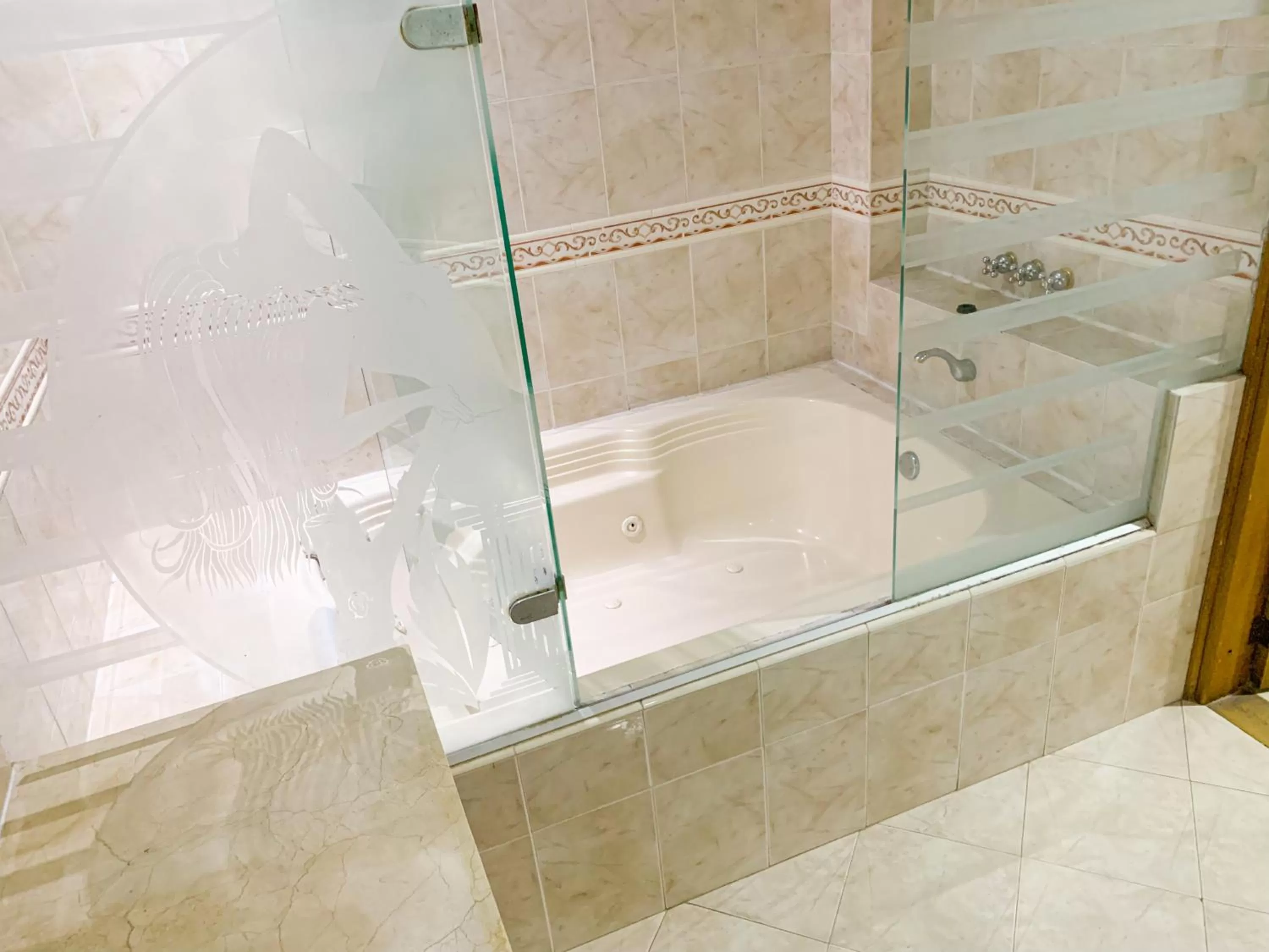 Bath in Hotel Abi Inn By GEH Suites