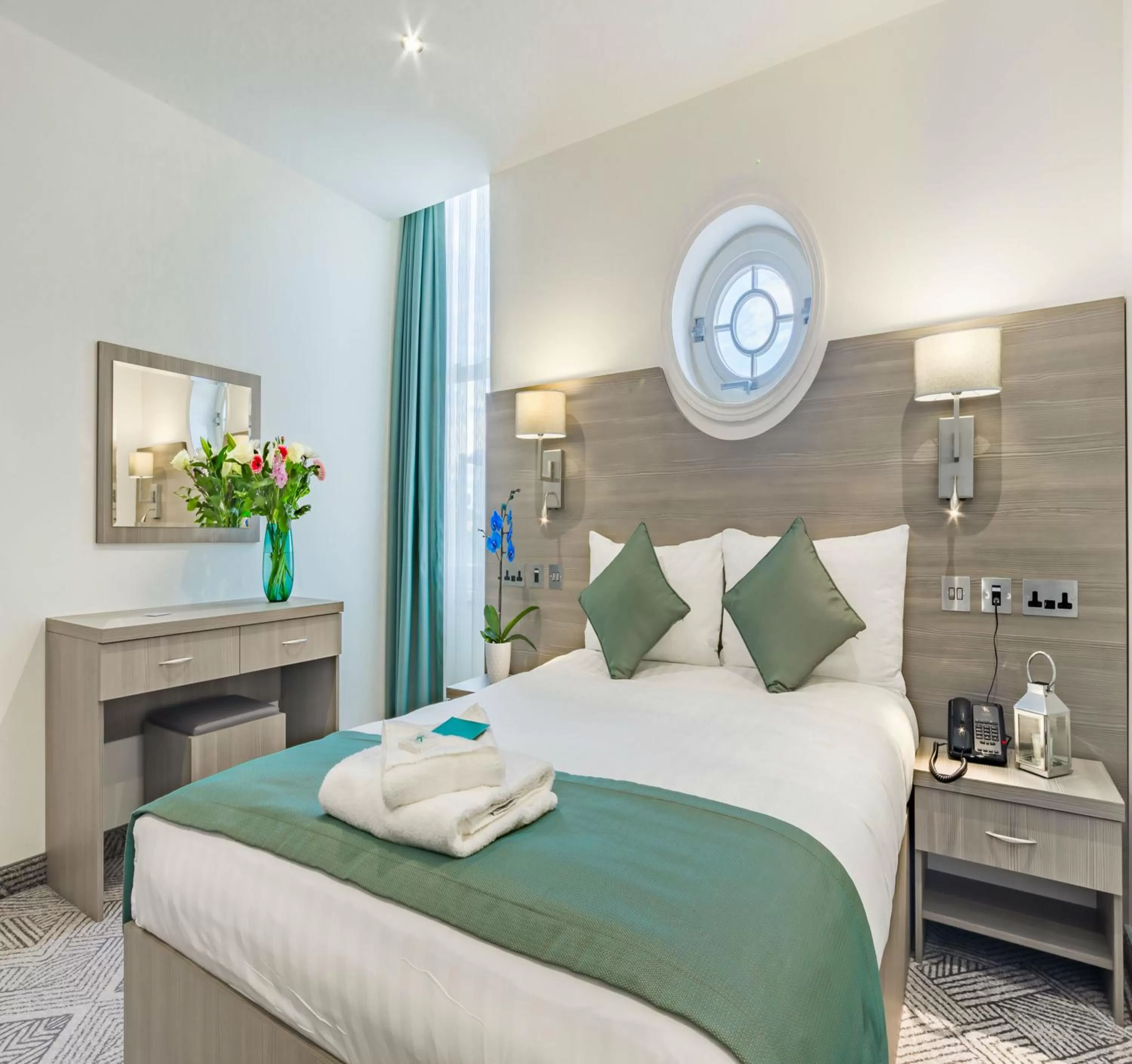 Bed in The Lion & Key Hotel