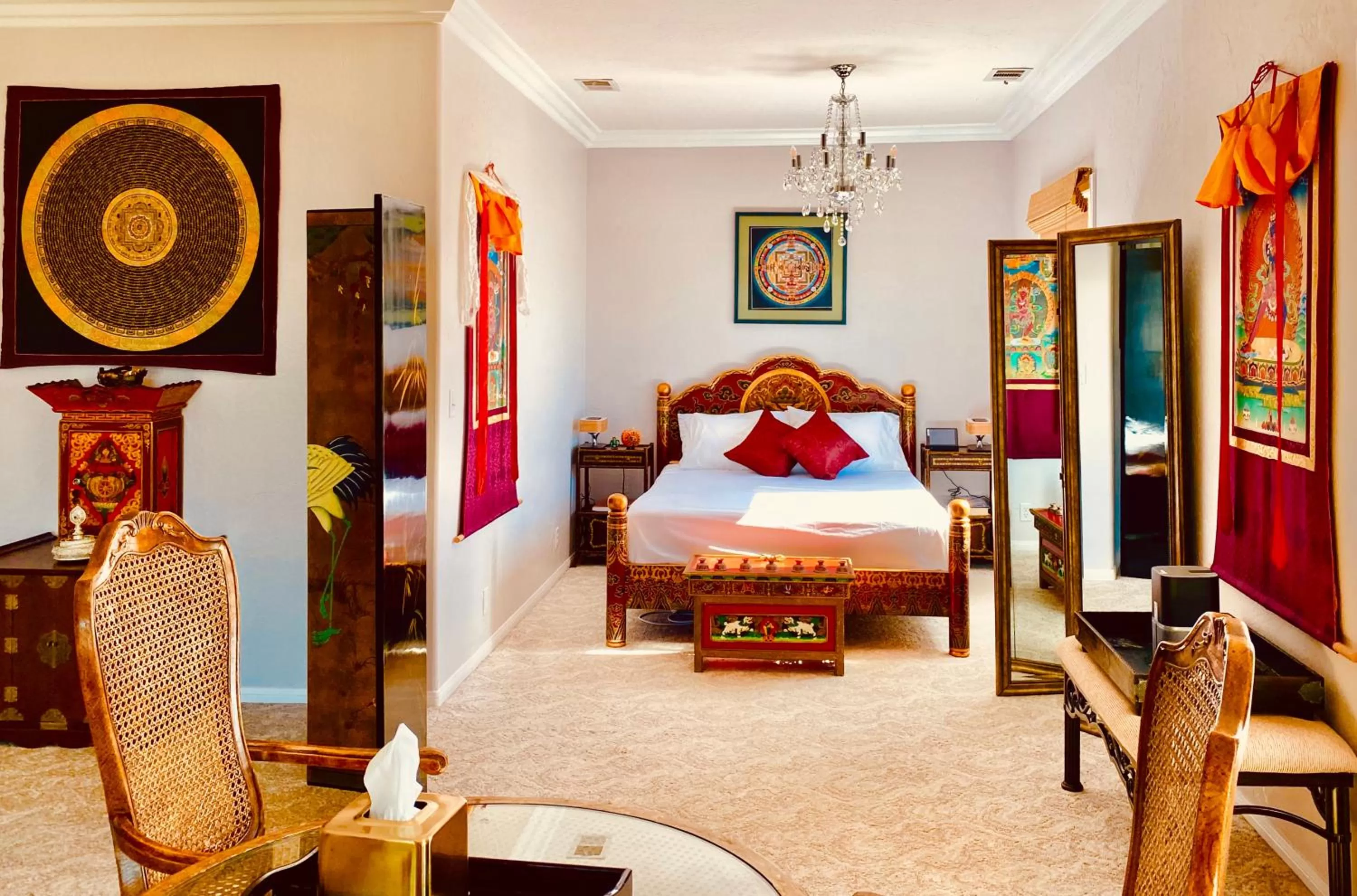 Bed in Quiet Mind Mountain Lodge, Retreat & Spa