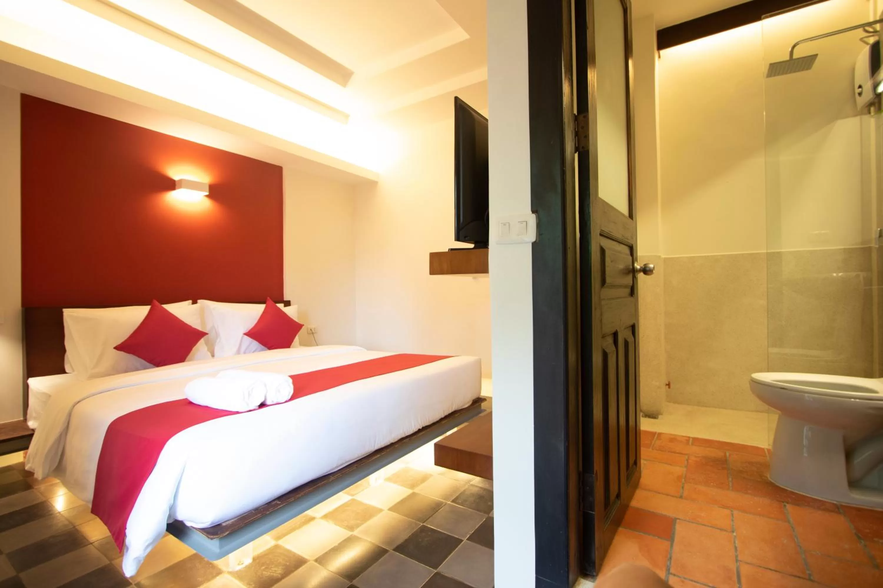 Toilet, Bed in Baahu Villa