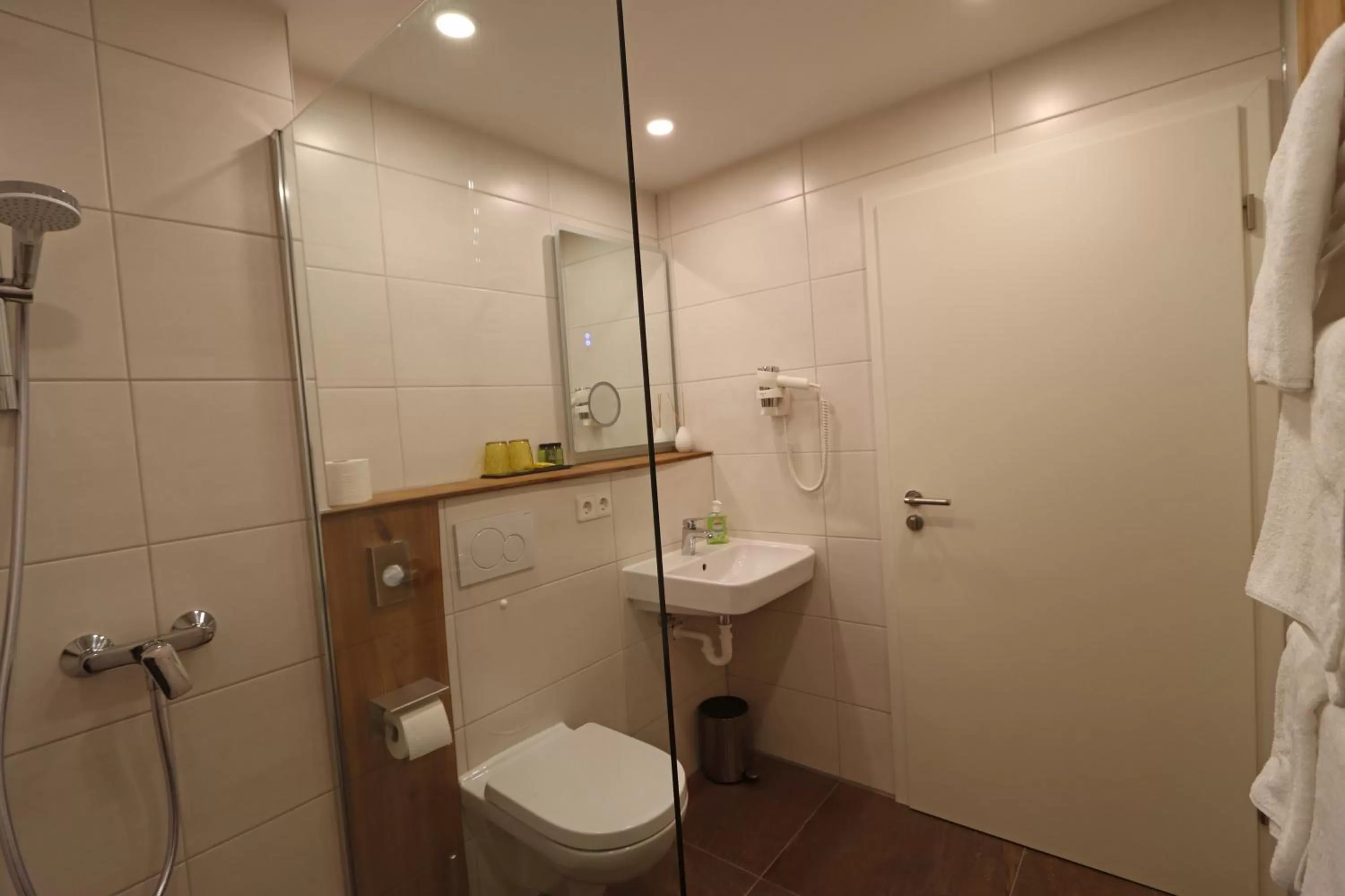 Shower in Hotel Kreuz Höhengasthof