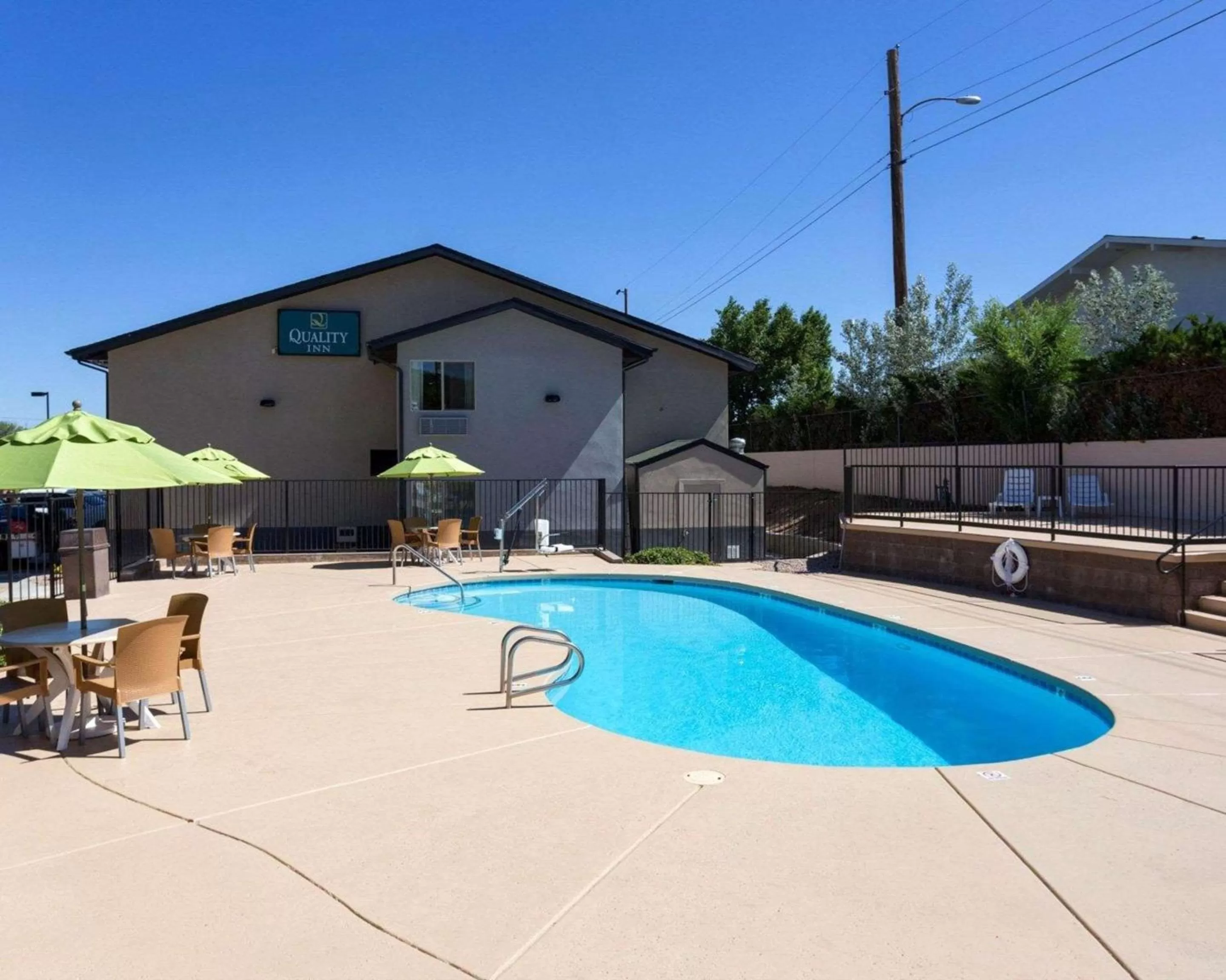Swimming pool in Quality Inn Prescott