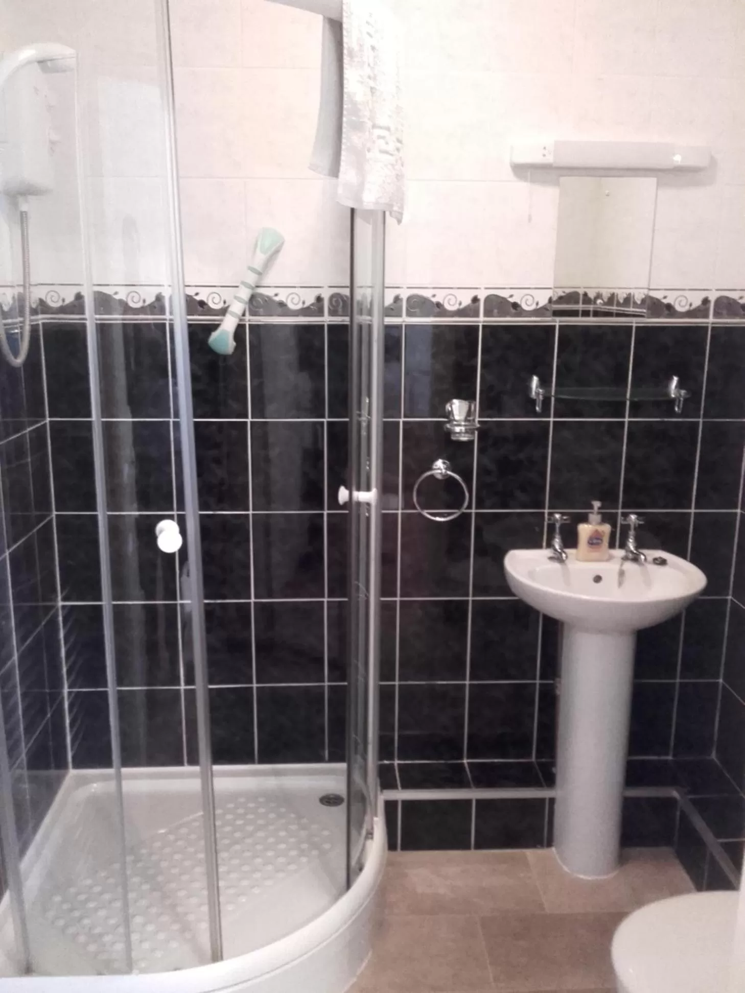 Shower in Clumber House Hotel
