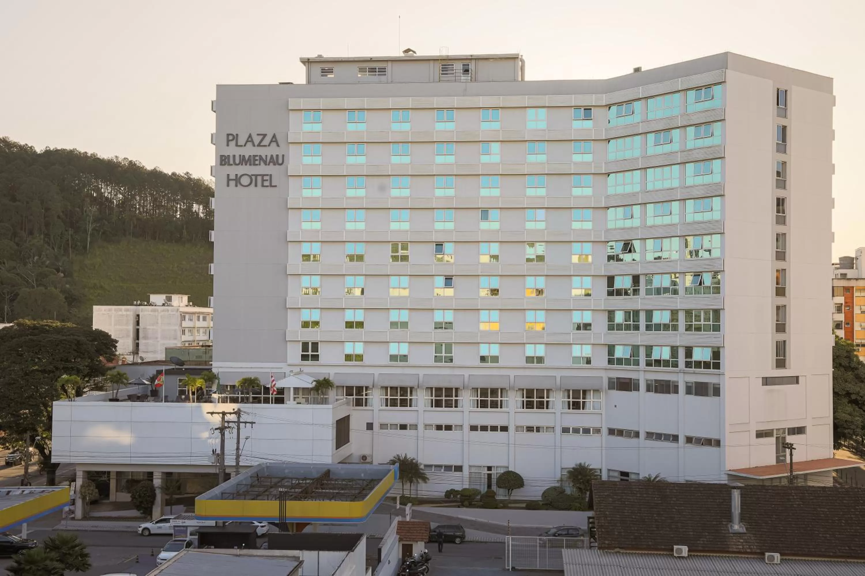 Property building in Plaza Blumenau Hotel