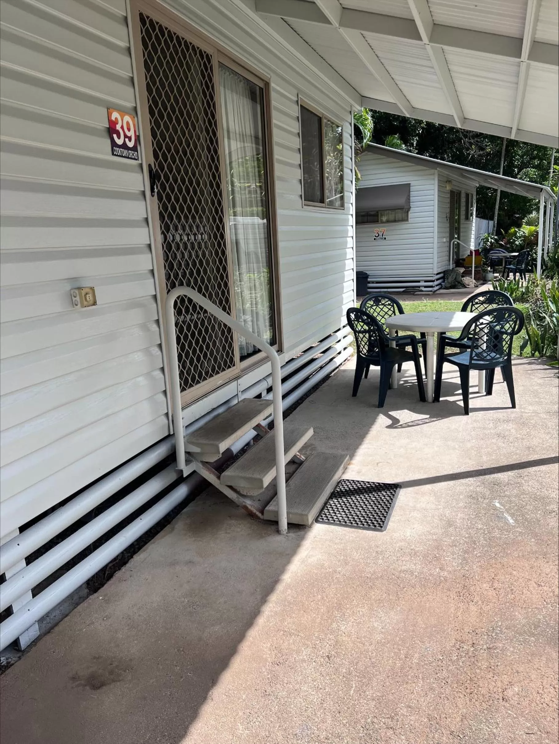 One-Bedroom Bungalow in Ellis Beach Oceanfront Holiday Park