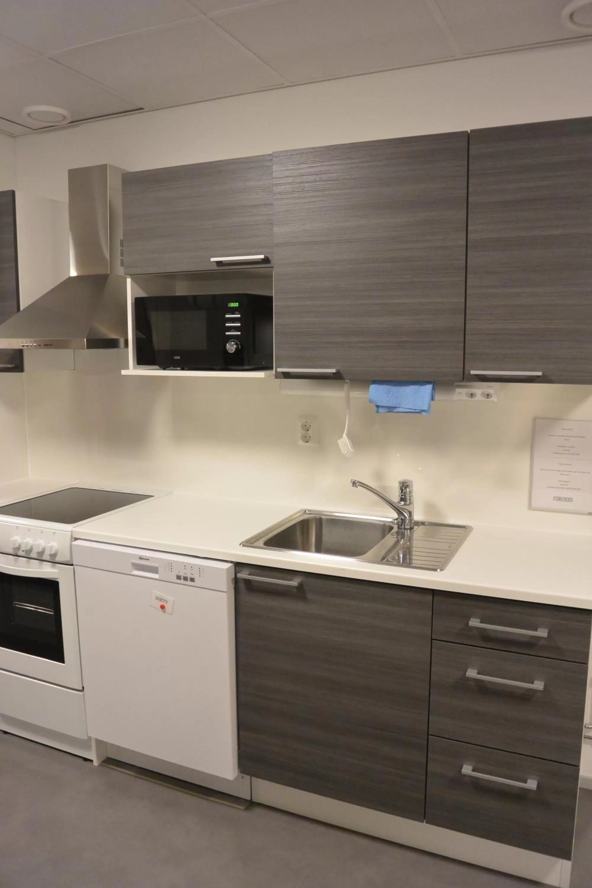 Communal kitchen in Forenom Aparthotel Raahe