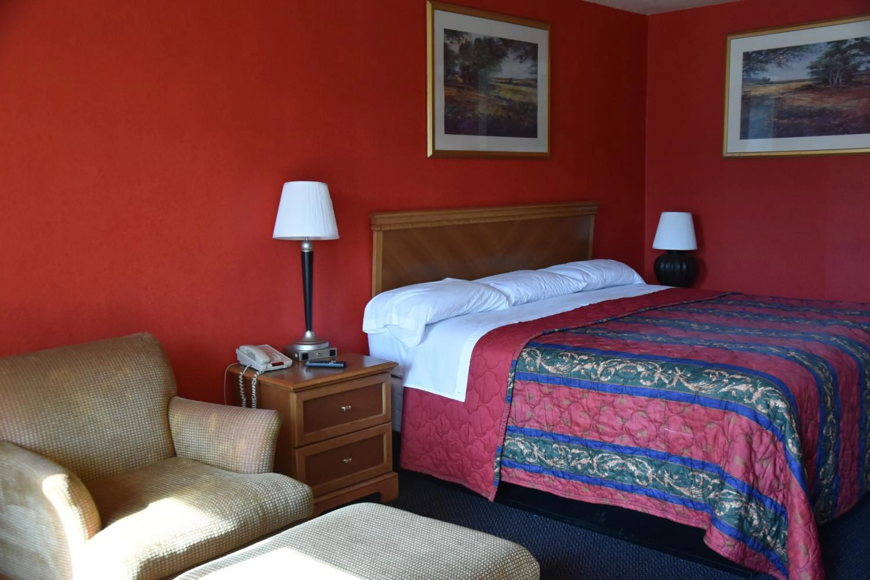 Bed in Homeplace Inn