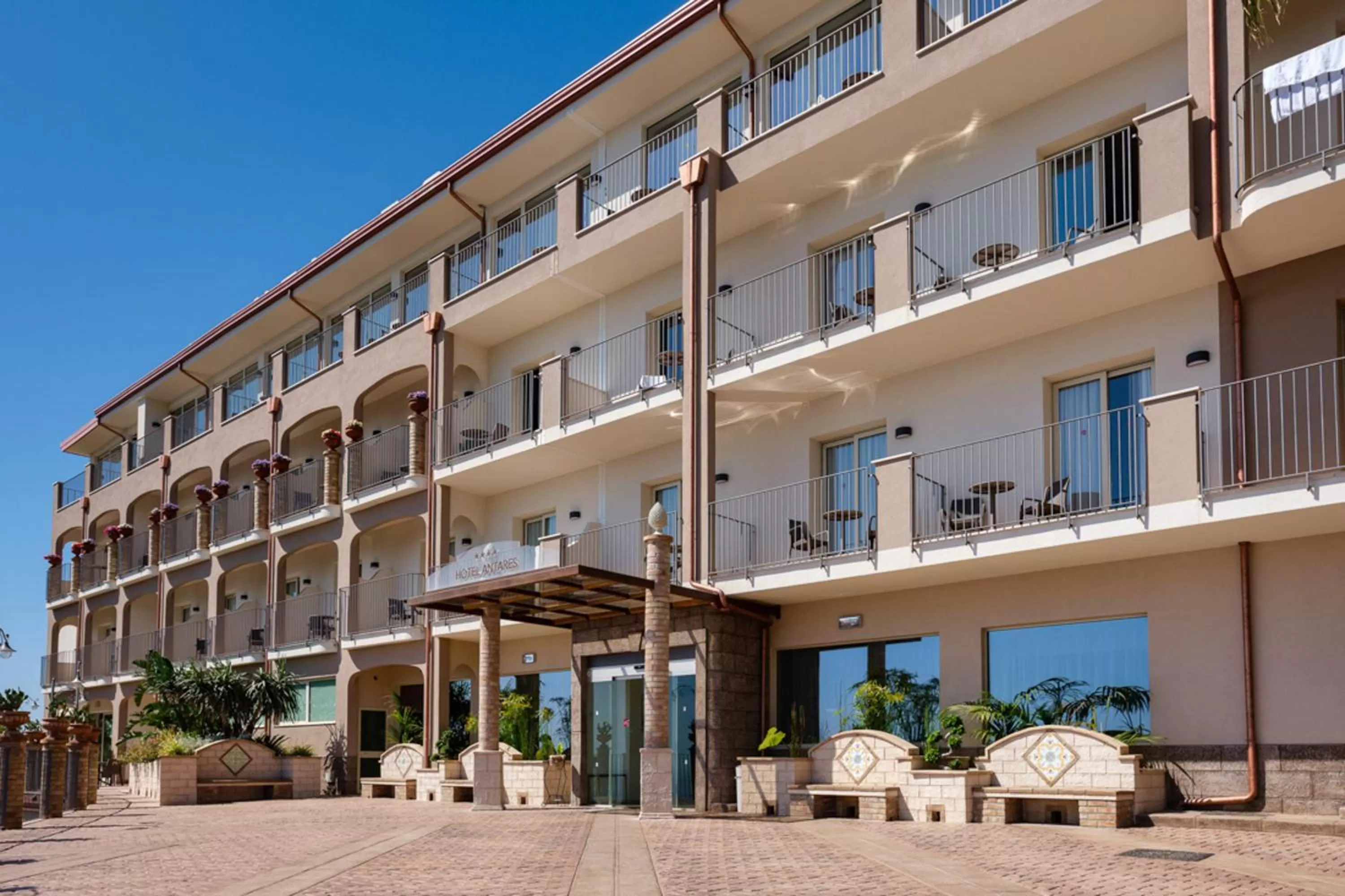 Facade/entrance in Hotel Antares
