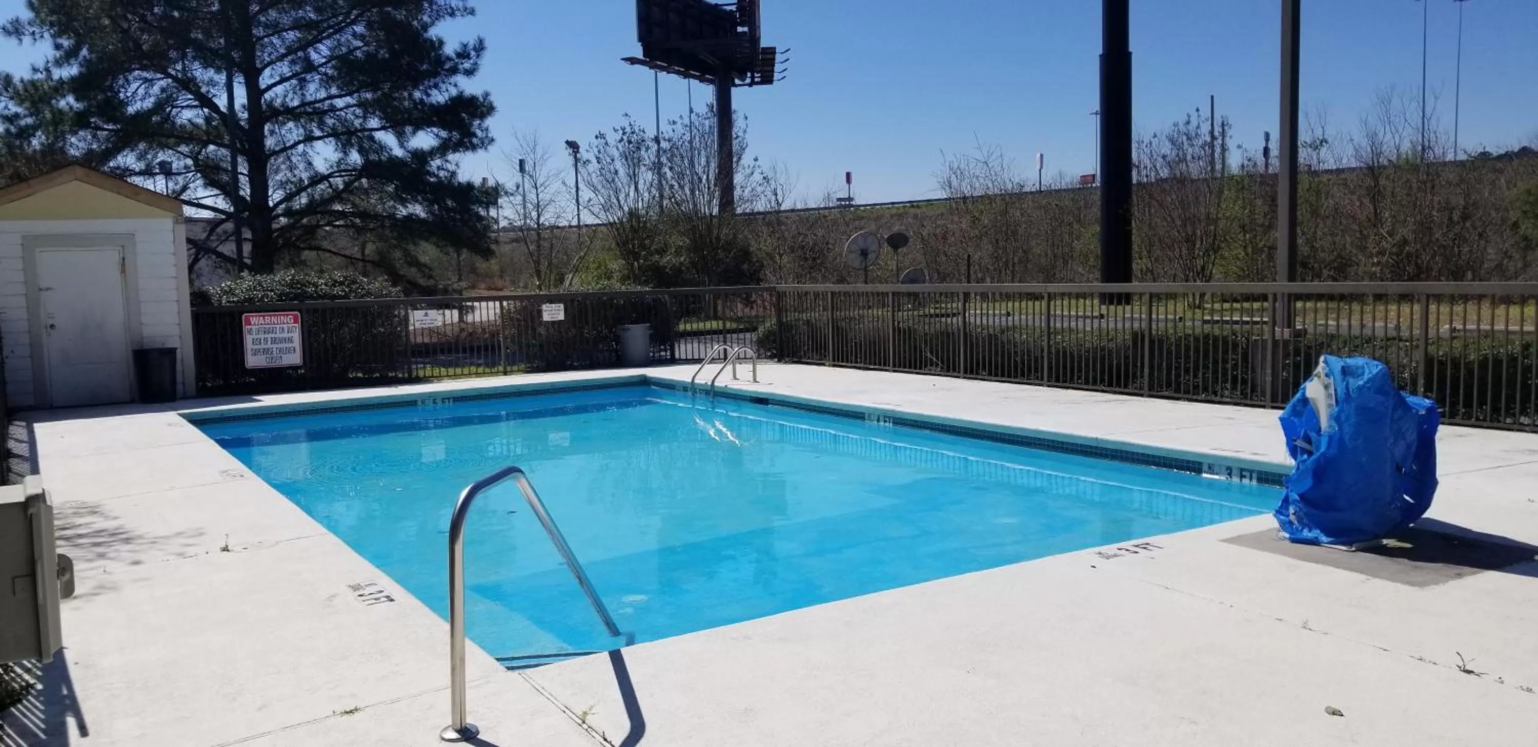 Swimming pool in Days Inn by Wyndham Macon I-75 North