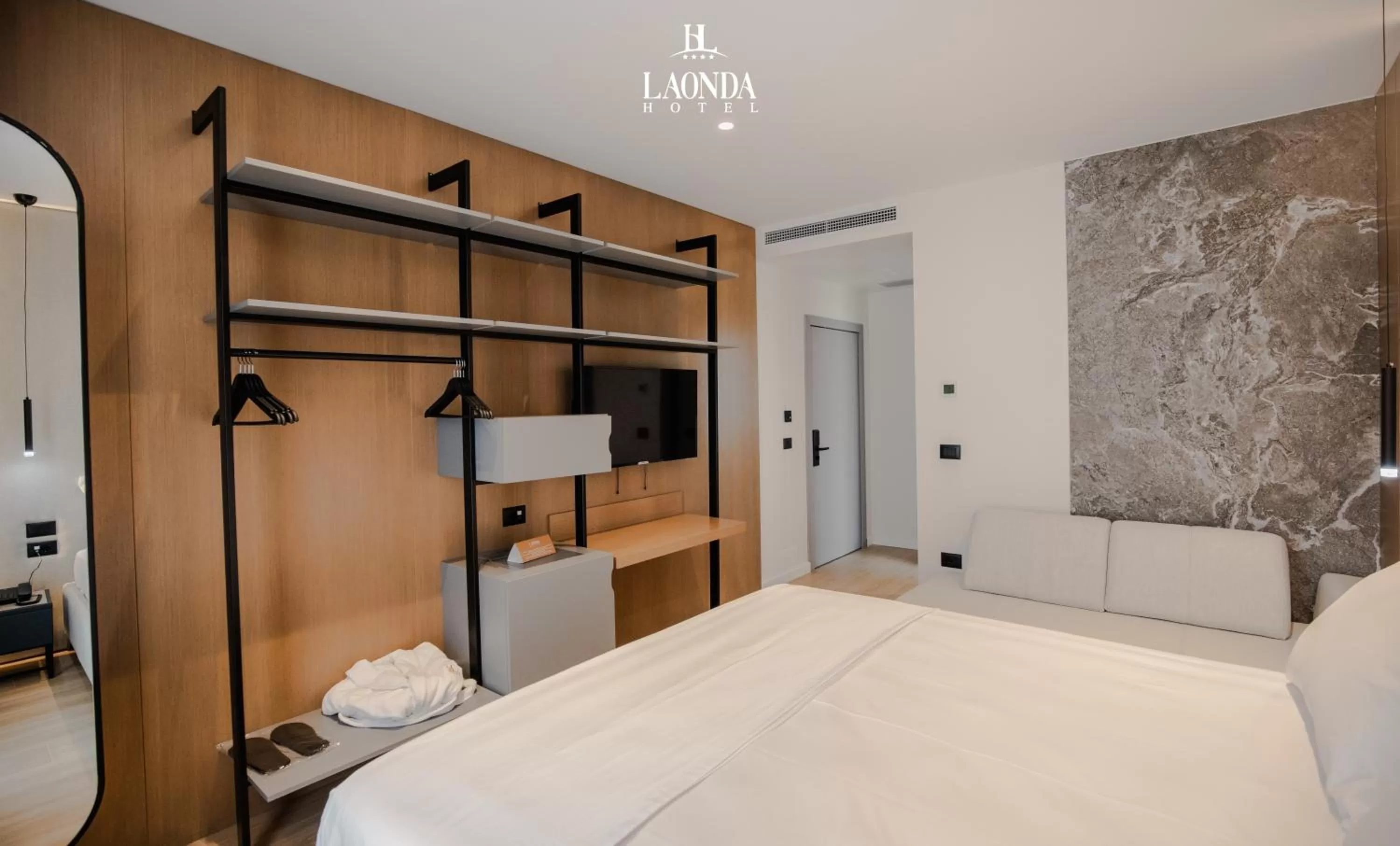 Photo of the whole room, Bed in La Onda Hotel Durres