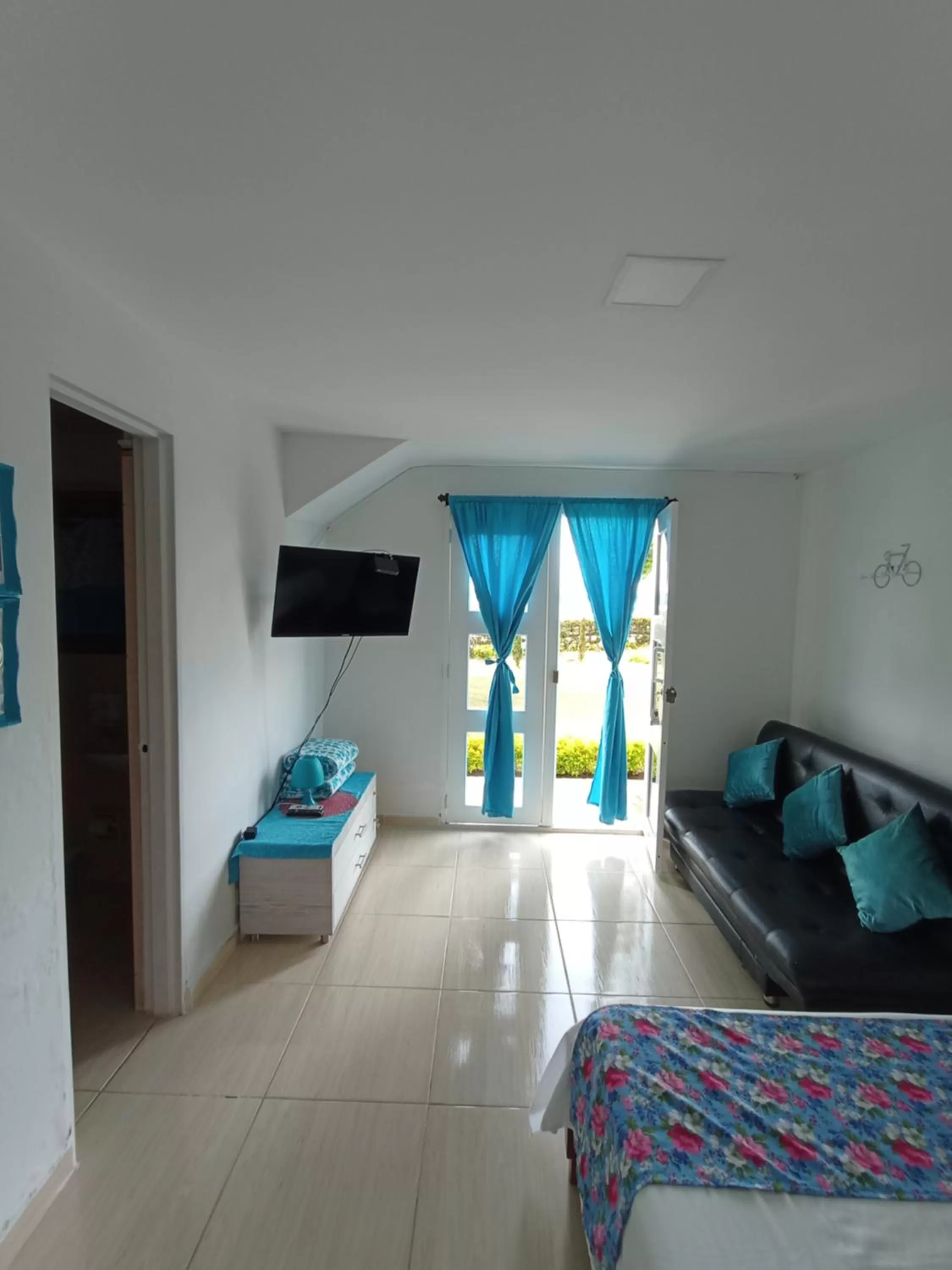 TV and multimedia, TV/Entertainment Center in Paradise Lake Finca Hotel